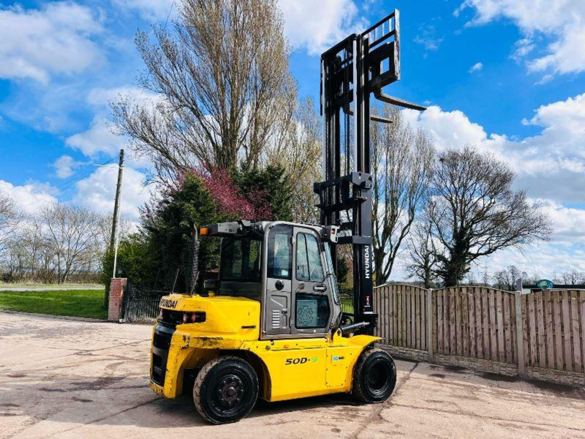 HYUNDAI 50D-9 DIESEL FORKLIFT *YEAR 2016, 5 TON LIFT* C/W SIDE SHIFT - Image 2 of 19