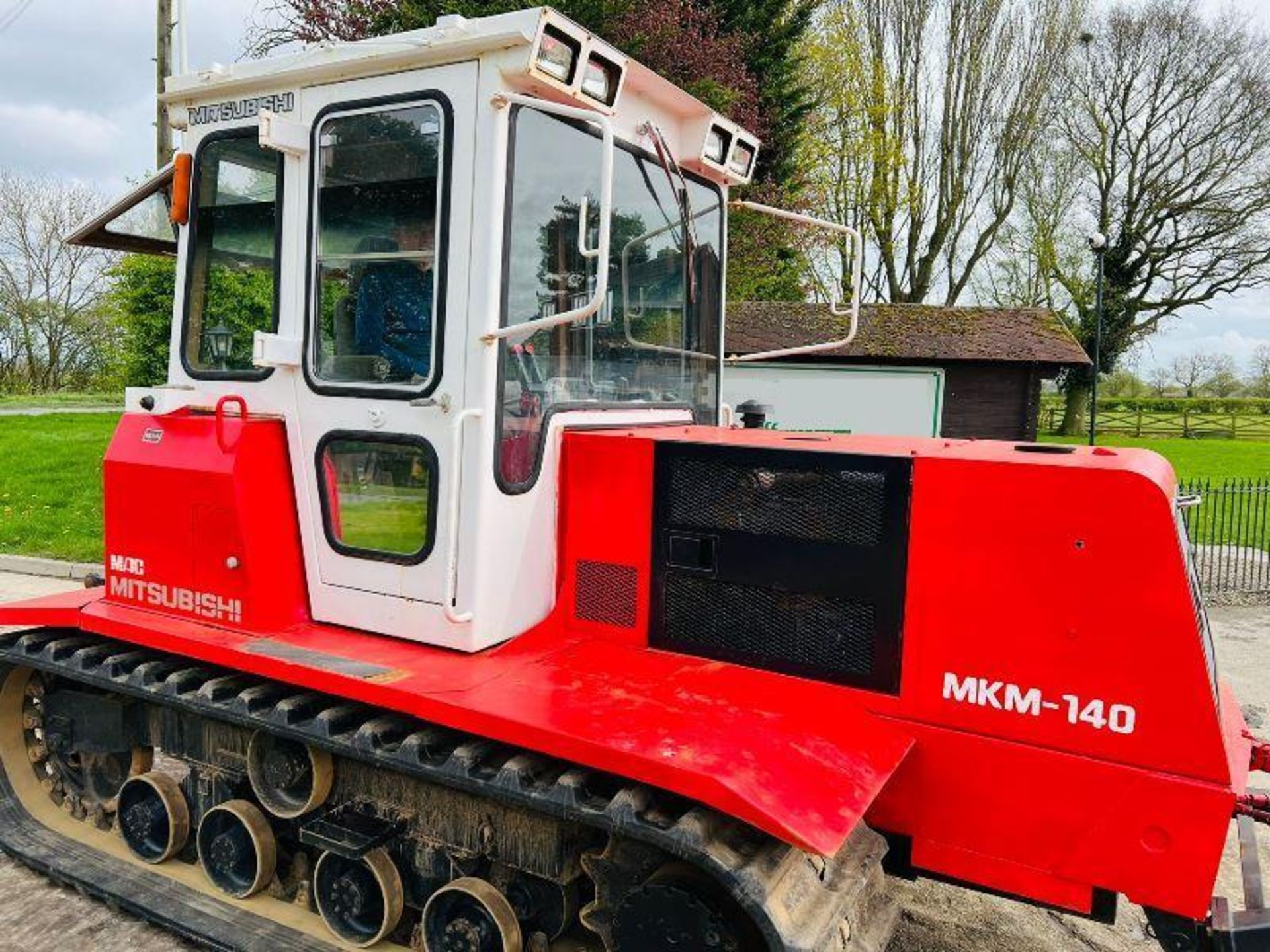 MITSUBISHI MT-140 TRACKED TRACTOR *3971 HOURS* C/W FRONT LINKAGE  - Image 16 of 19