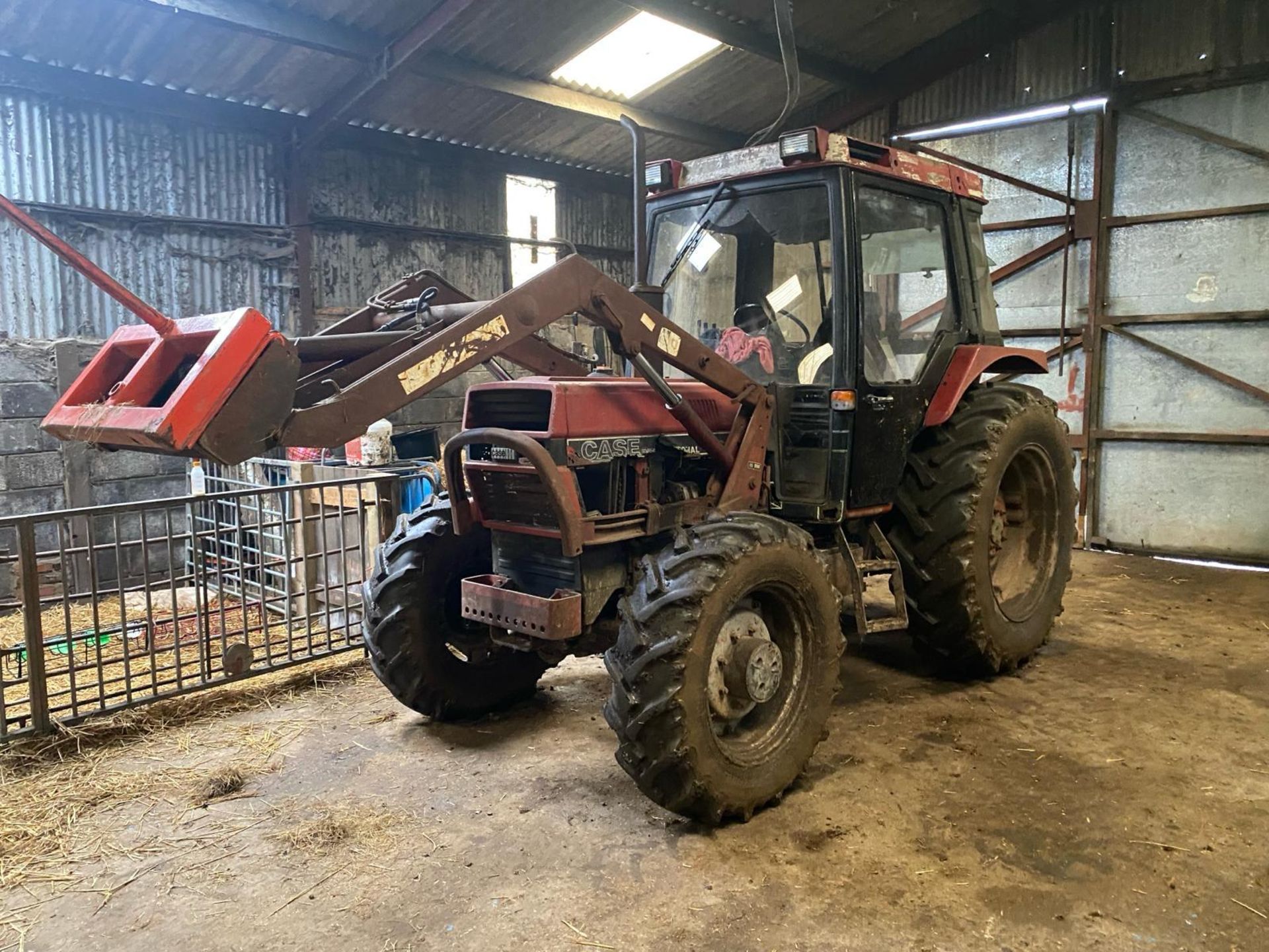 CASE 885XL TRACTOR - 1989 - 6400 HOURS