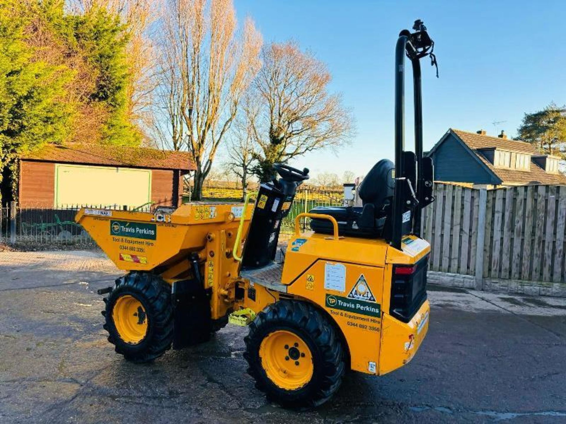 JCB 1T-T HIGH TIP 4WD DUMPER * YEAR 2018, ONLY 718 HOURS* - Image 5 of 15