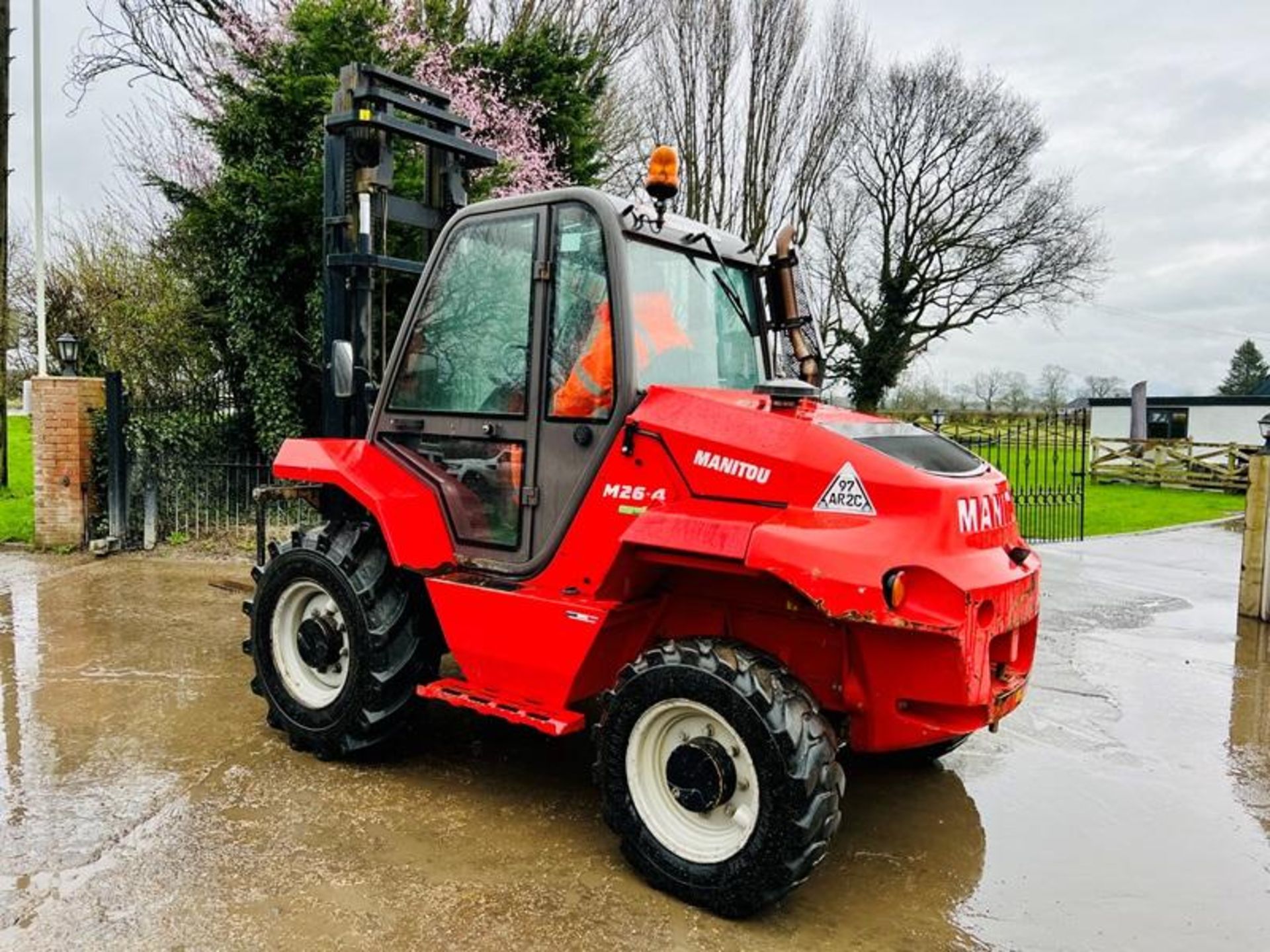 MANITOU M26-4 ROUGH TERRIAN 4WD FORKLIFT *YEAR 2017* C/W PALLET TINES - Image 12 of 16