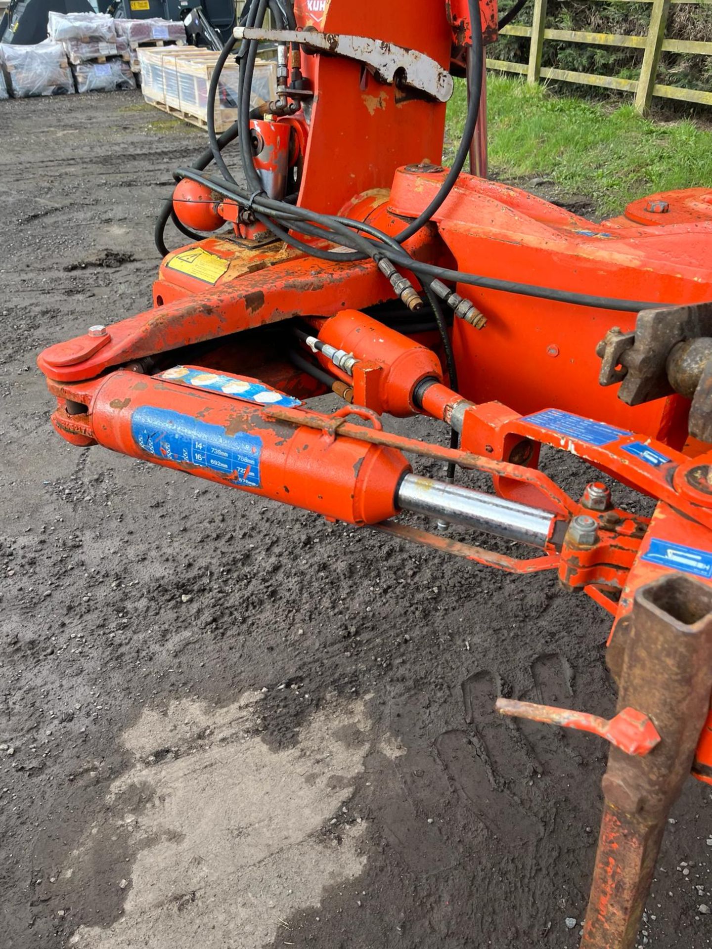 KUHN MULTIMASTER 180 6 FARROW PLOUGH - Image 3 of 6