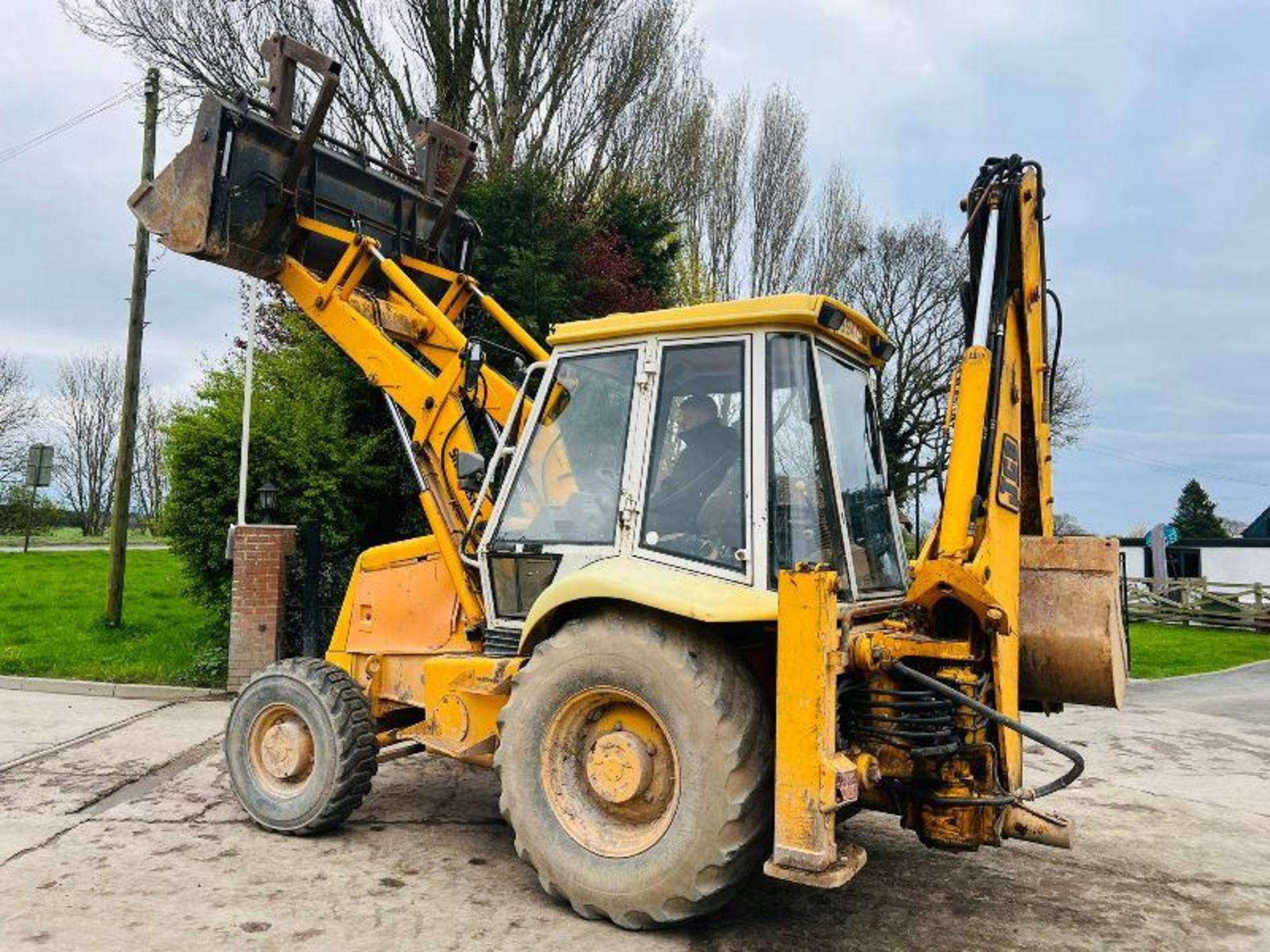 JCB 3CX 4WD PROJECT 8 BACKHOE DIGGER C/W EXTENDING DIG - Image 13 of 19