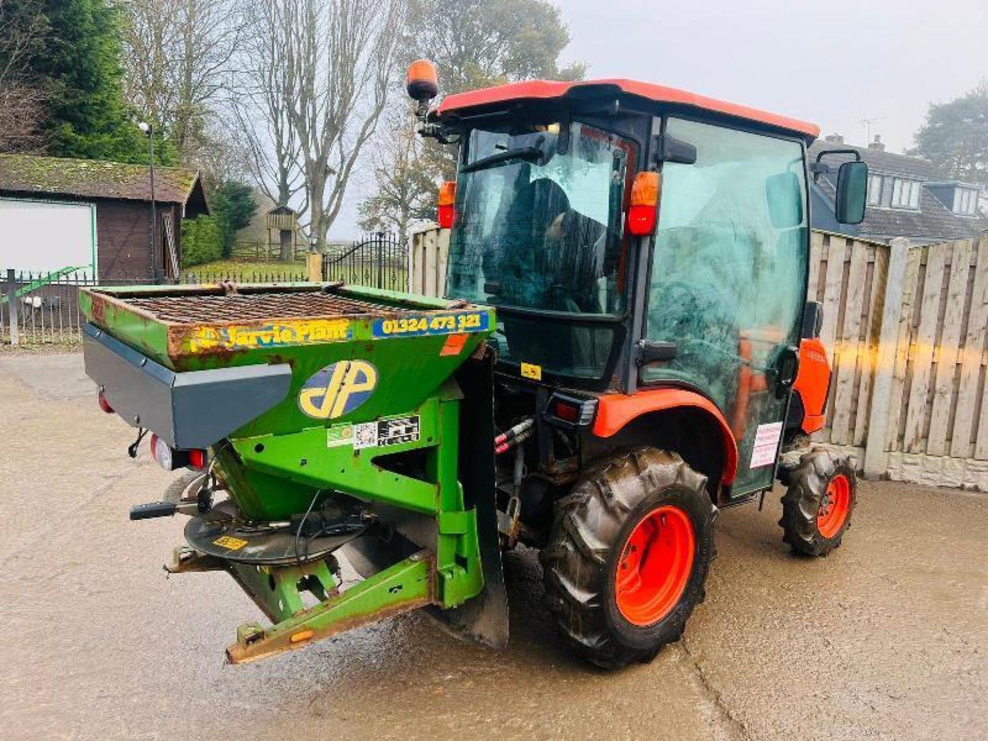 KUBOTA B2350 4WD TRACTOR *YEAR 2018* AMAZONE E+S 301 HYDRO SALT SPREADER - Image 19 of 19