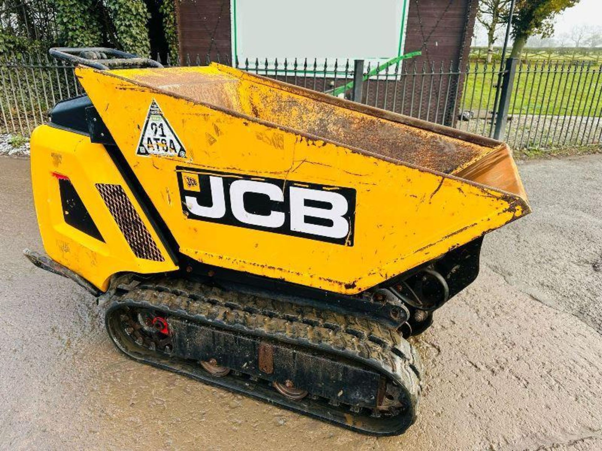 JCB HTD-5 TRACKED HIGH TIP PEDESTRIAN DUMPER *YEAR 2018*