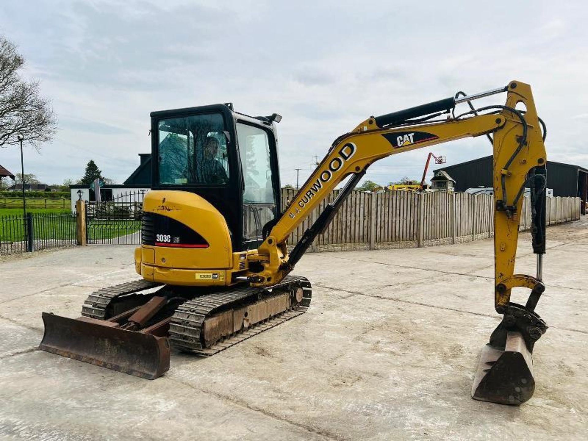 CATERPILLAR 302C TRACKED EXCAVATOR C/W QUICK HITCH & BUCKET  - Image 9 of 17