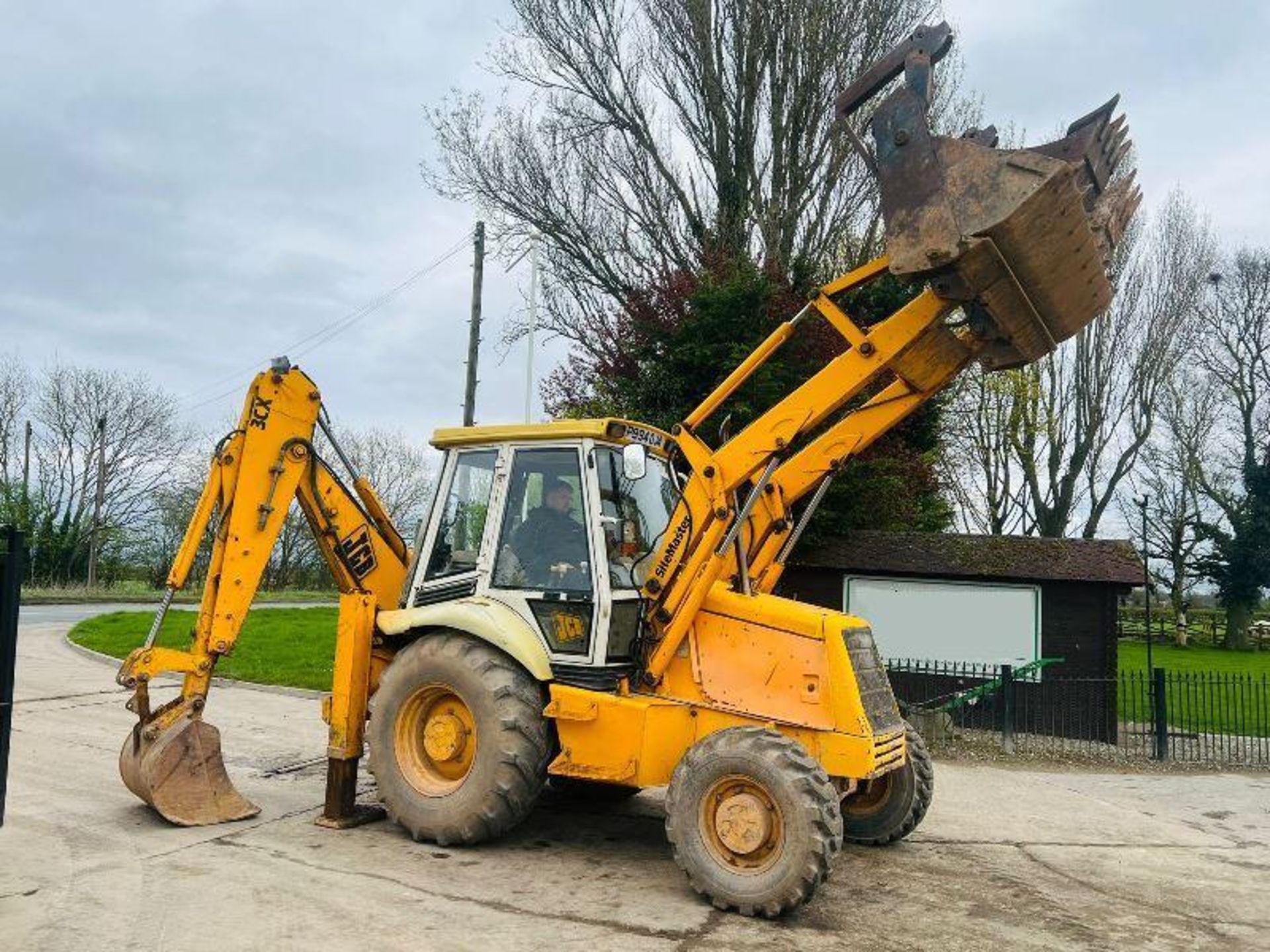 JCB 3CX 4WD PROJECT 8 BACKHOE DIGGER C/W EXTENDING DIG - Image 4 of 19