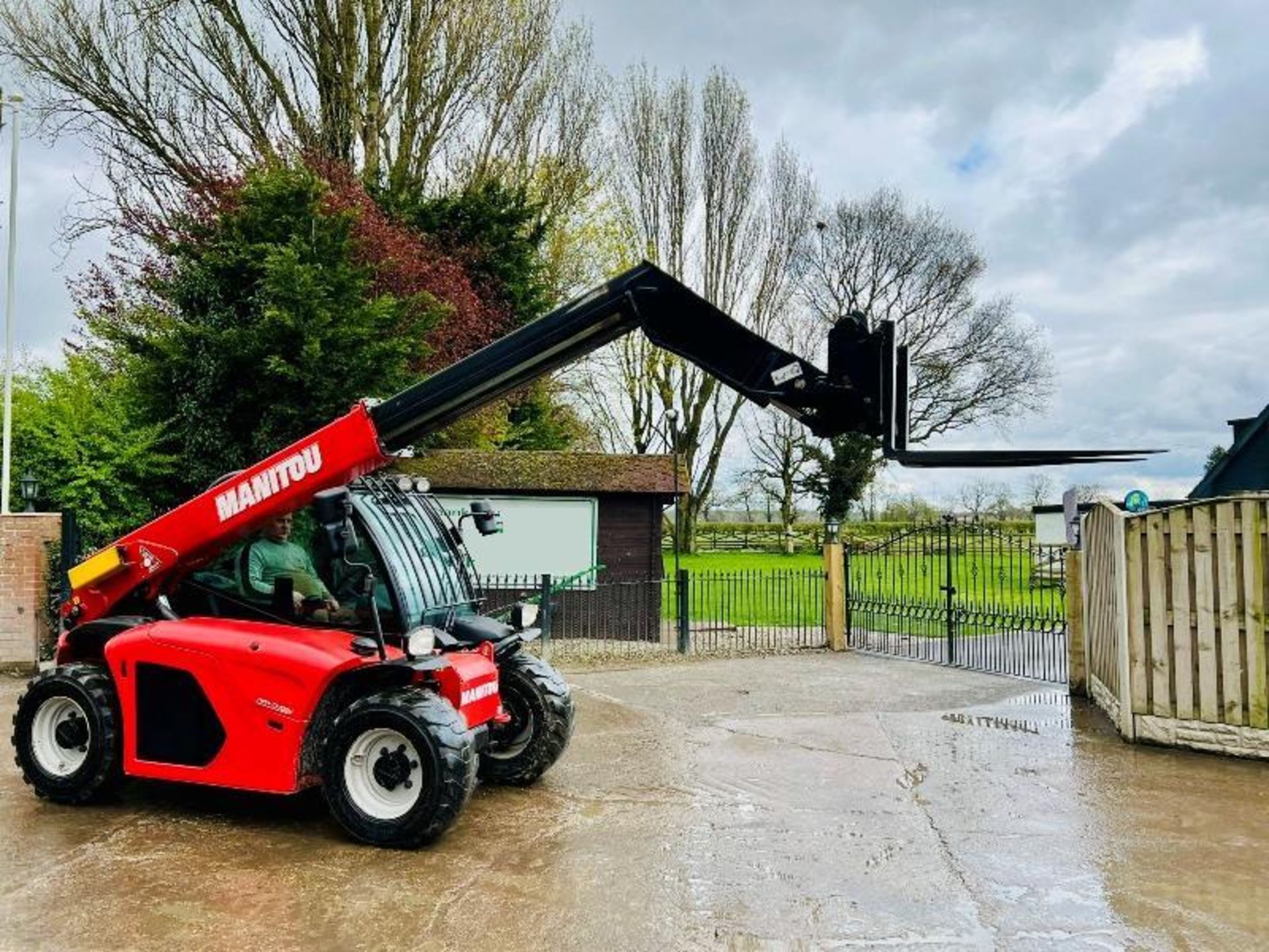 MANITOU MT420 COMFORT TURBO 4WD TELEHANDLER *YEAR 2018* C/W PALLET TINES - Image 4 of 17