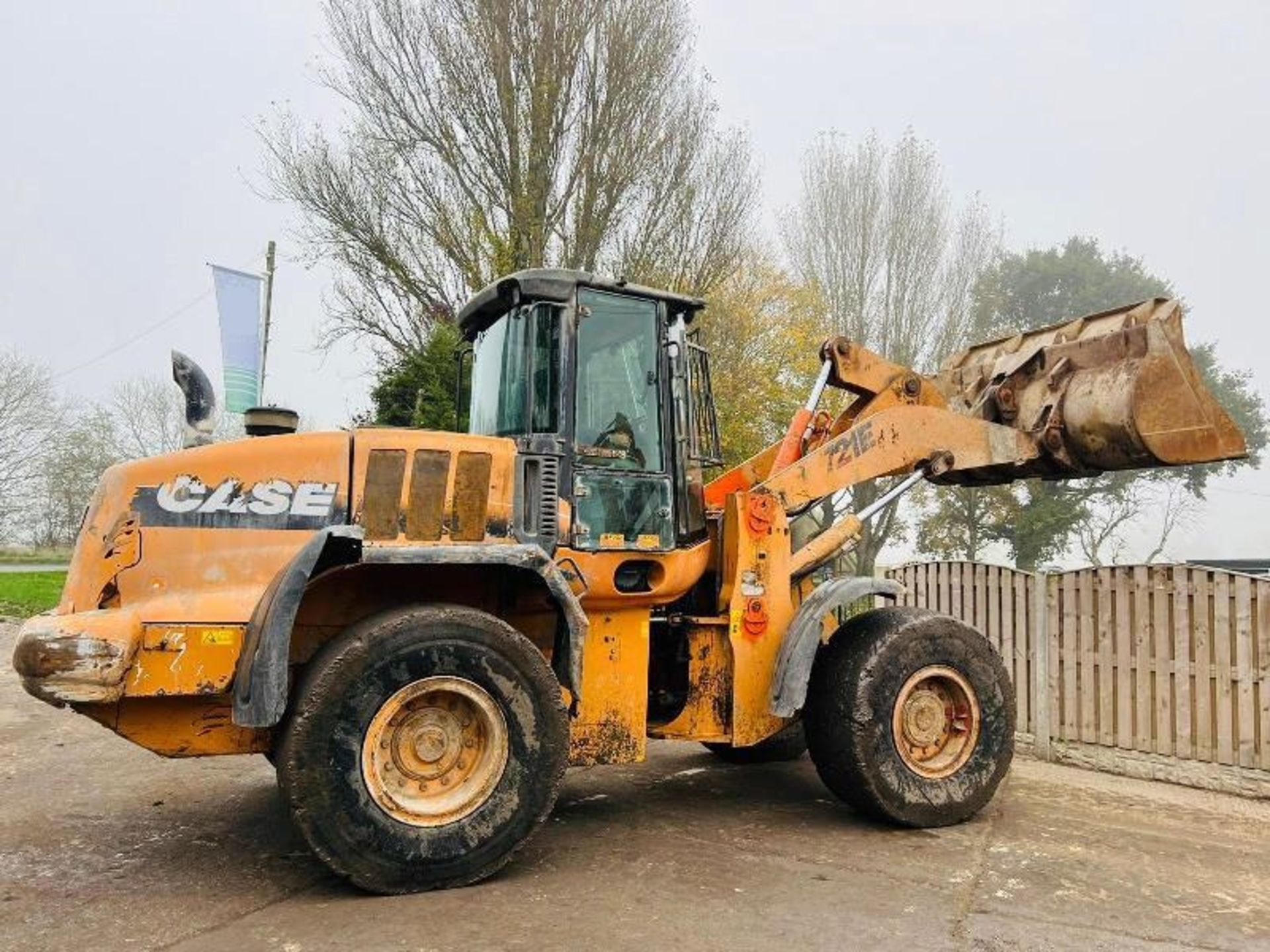 CASE 721E 4WD LOADING SHOVEL * YEAR 2010 * C/W BUCKET - Bild 11 aus 17