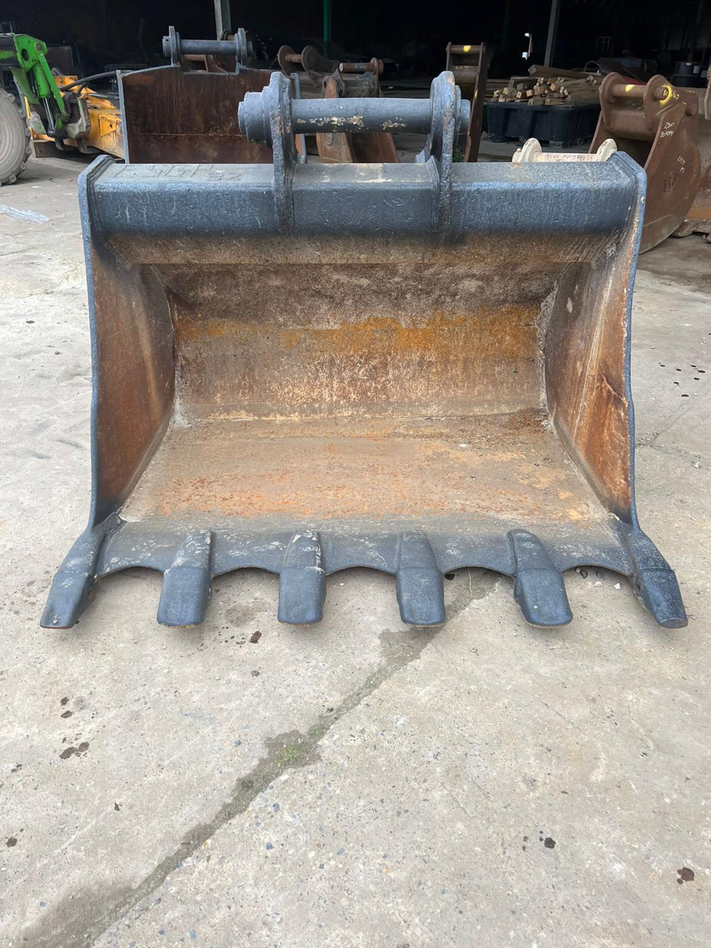 DIGGER BUCKET - 1670B, 480PG, 90 PINS