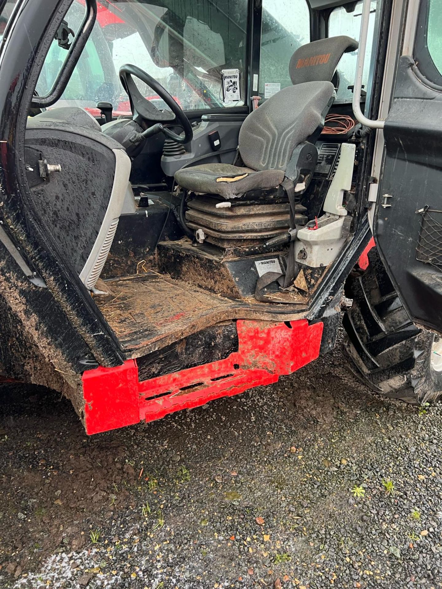 2019 Manitou 630 104 telehandler - sold as seen - Image 2 of 11