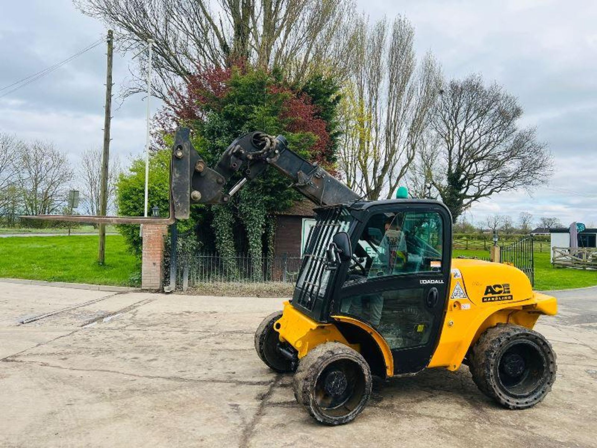 JCB 520-40 4WD TELEHANDLER *YEAR 2017* C/W PALLET TINES - Image 10 of 18