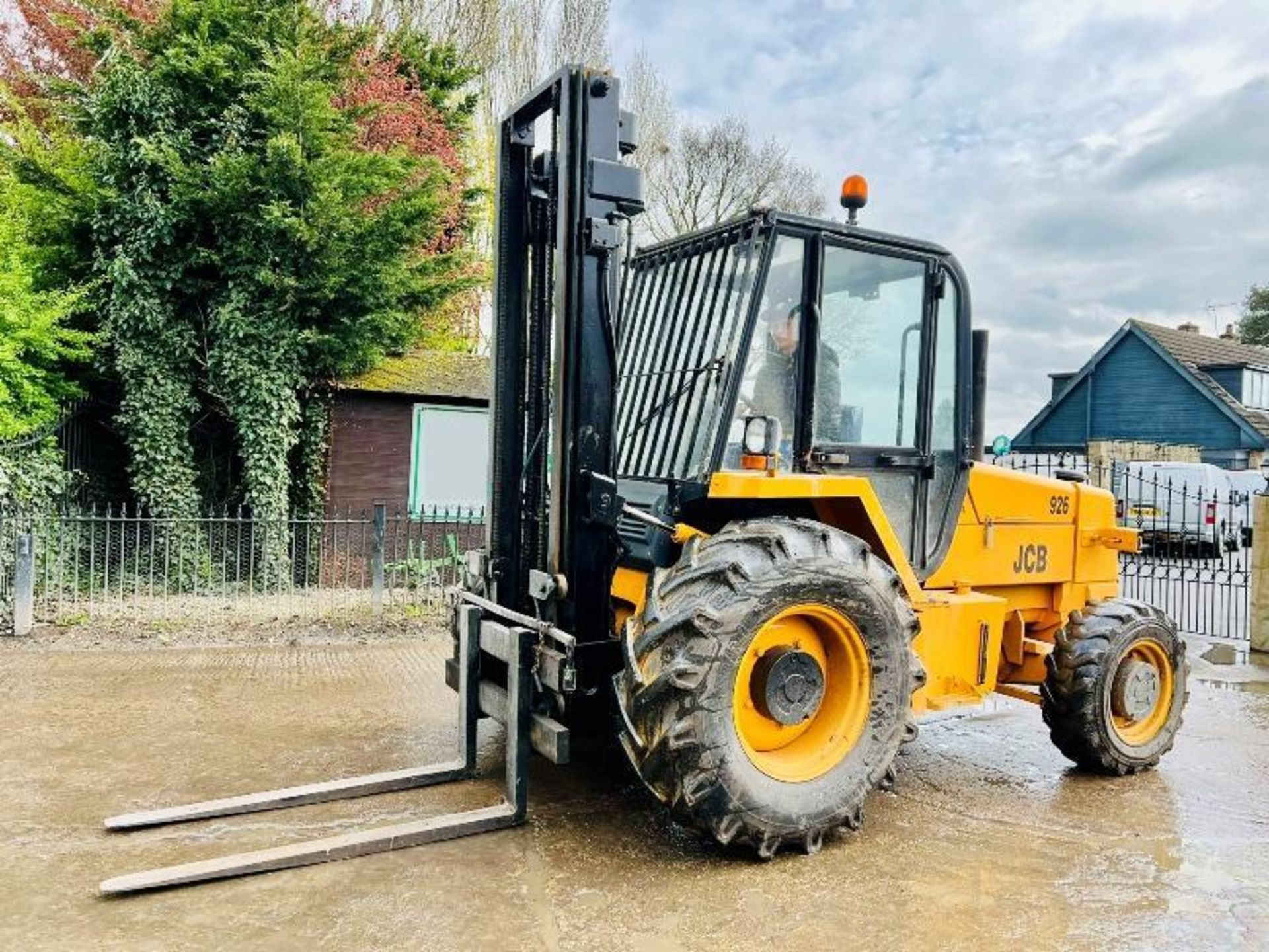 JCB 926 ROUGH TERRIAN 4WD FORKLIFT C/W PALLET TINES