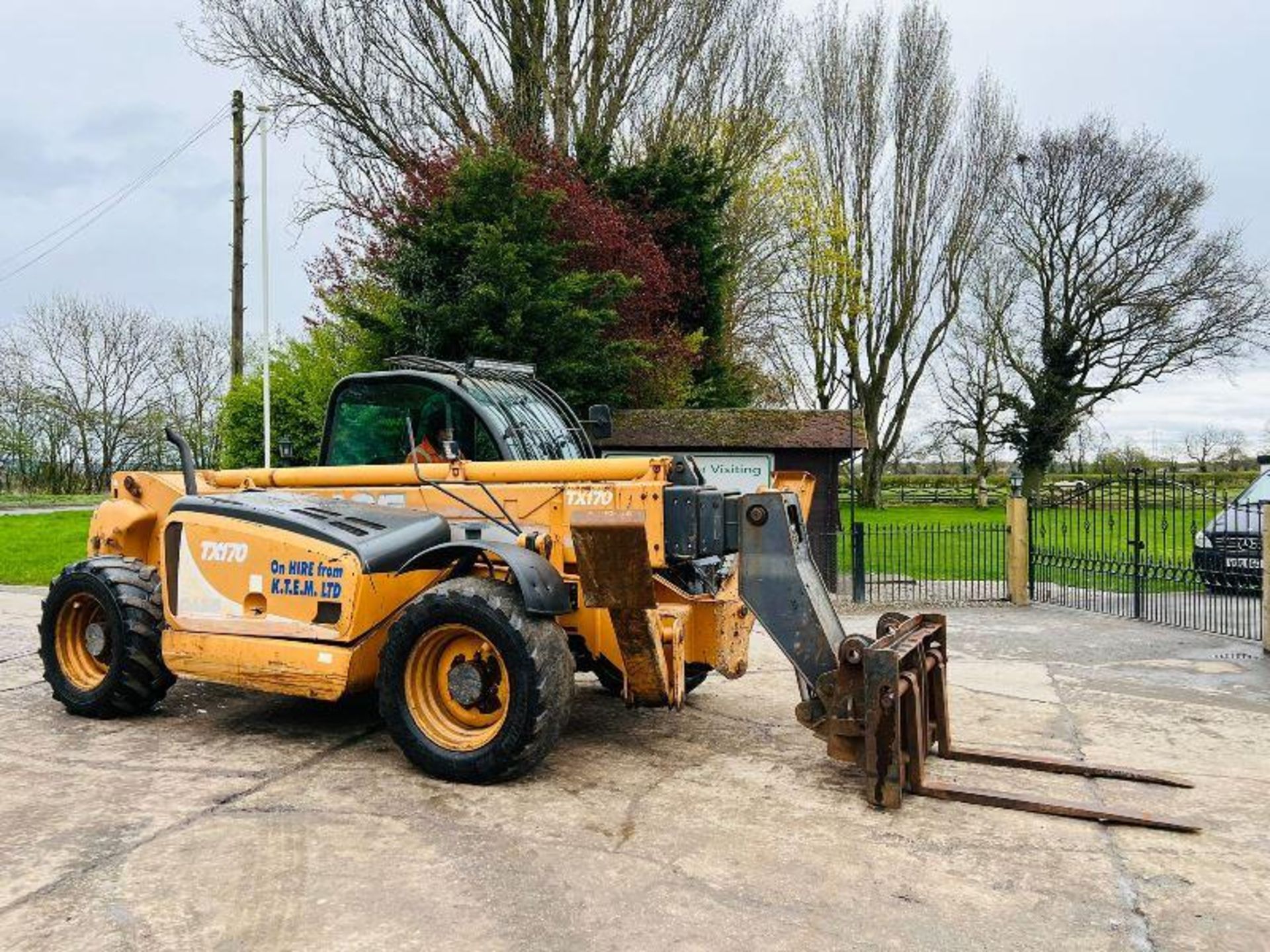 CASE TX170 4WD TELEHANDLER *17 METER REACH* C/W PALLET TINES - Image 4 of 20