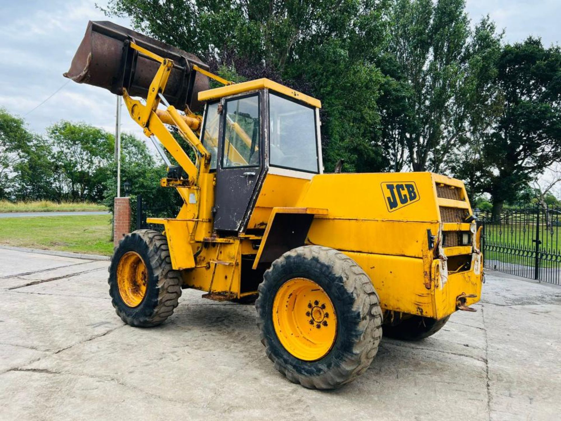 JCB 410 4WD LOADING SHOVEL C/W BUCKET - Bild 5 aus 14