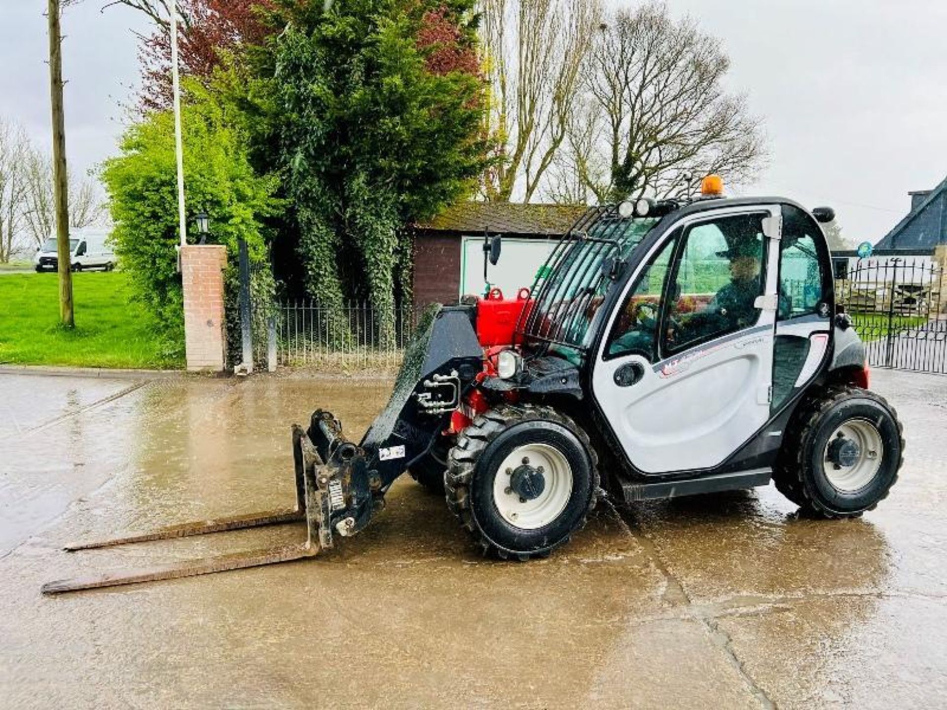 MANITOU MT420 COMFORT TURBO 4WD TELEHANDLER *YEAR 2017, 1772 HOURS* C/W PALLET TINES - Image 3 of 19