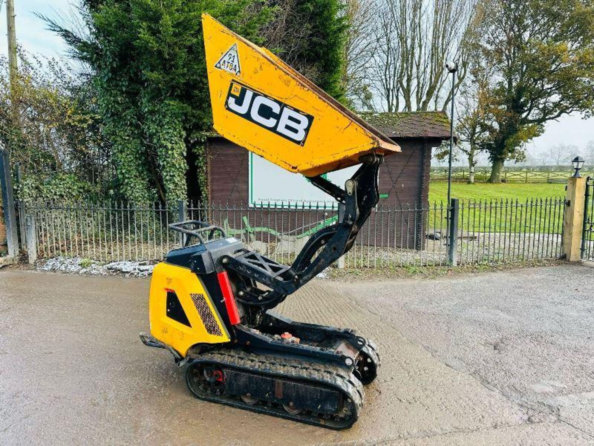 JCB HTD-5 TRACKED HIGH TIP PEDESTRIAN DUMPER *YEAR 2018* - Image 3 of 16