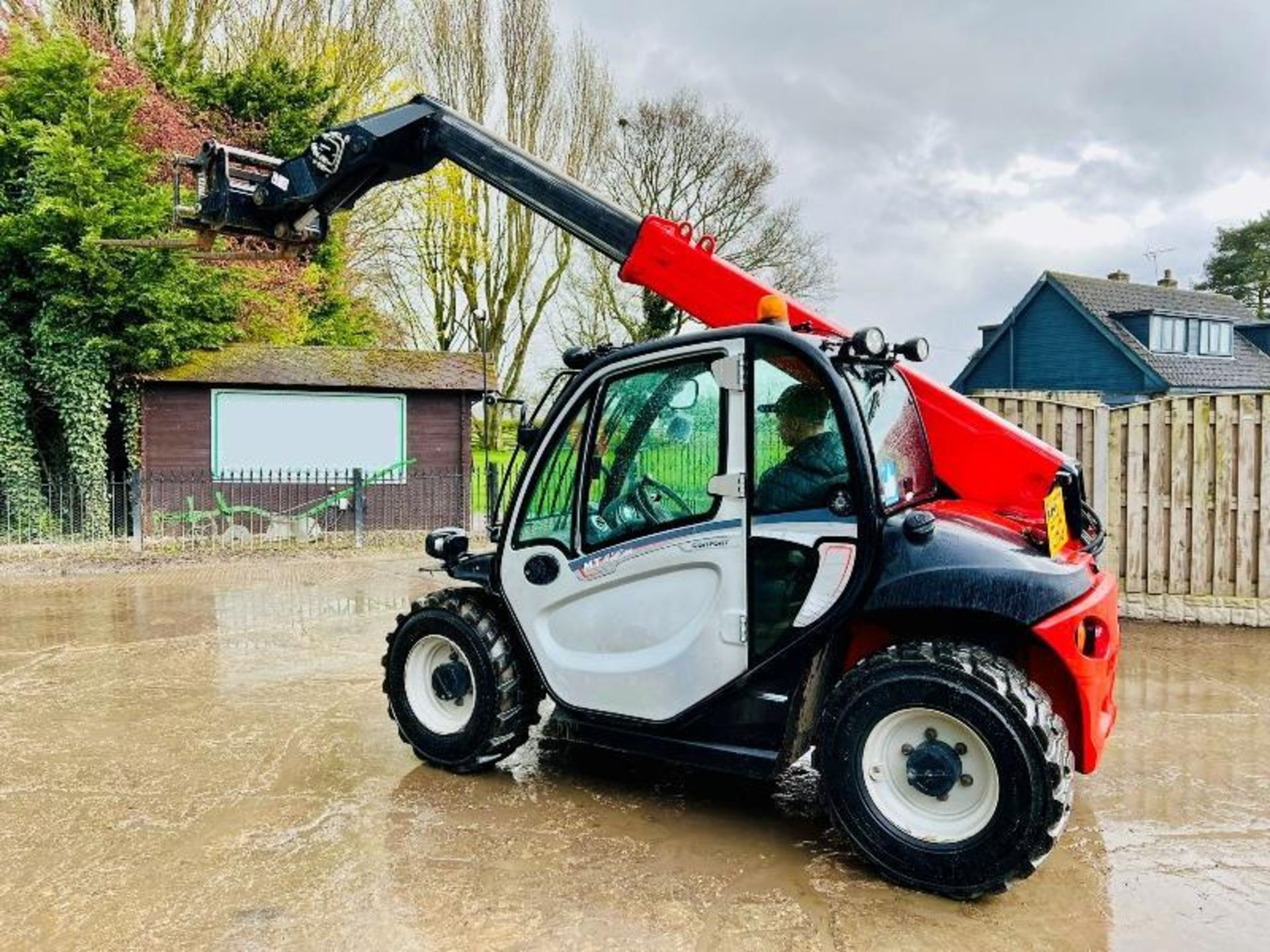 MANITOU MT420 COMFORT TURBO 4WD TELEHANDLER *YEAR 2017, 1772 HOURS* C/W PALLET TINES - Image 9 of 19