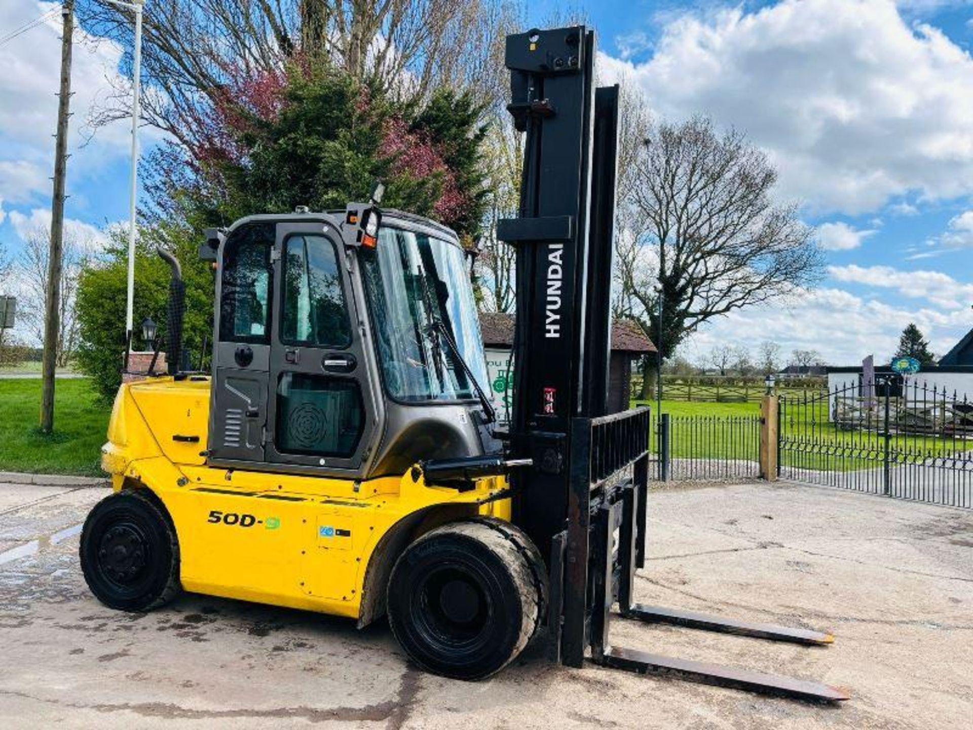 HYUNDAI 50D-9 DIESEL FORKLIFT *YEAR 2016, 5 TON LIFT* C/W SIDE SHIFT - Image 5 of 19