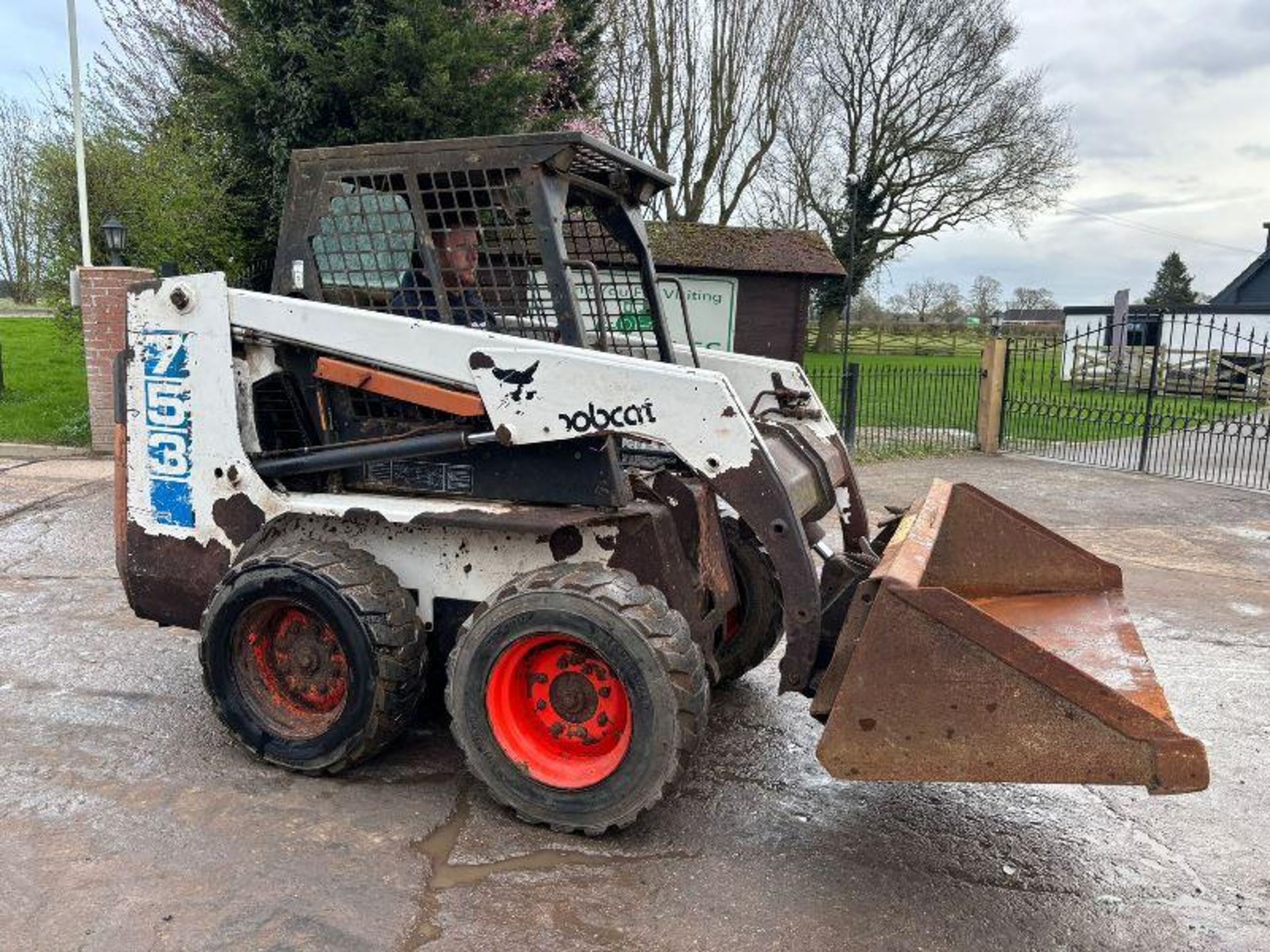 BOBCAT S753 4WD SKIDSTEER C/W BUCKET - Image 9 of 13