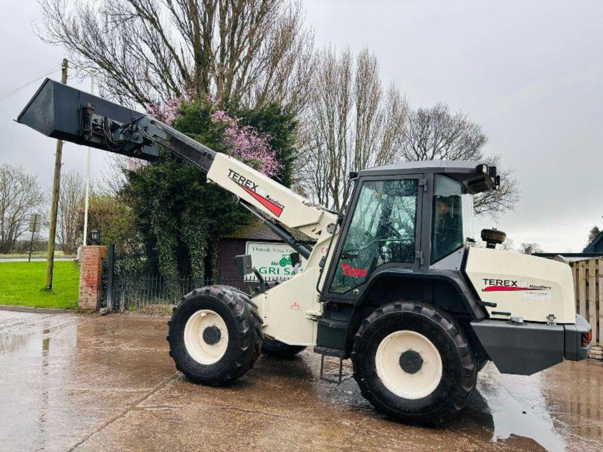 TEREX T250 4WD TELEHANDLER C/W BRAND NEW BUCKET - Image 11 of 17