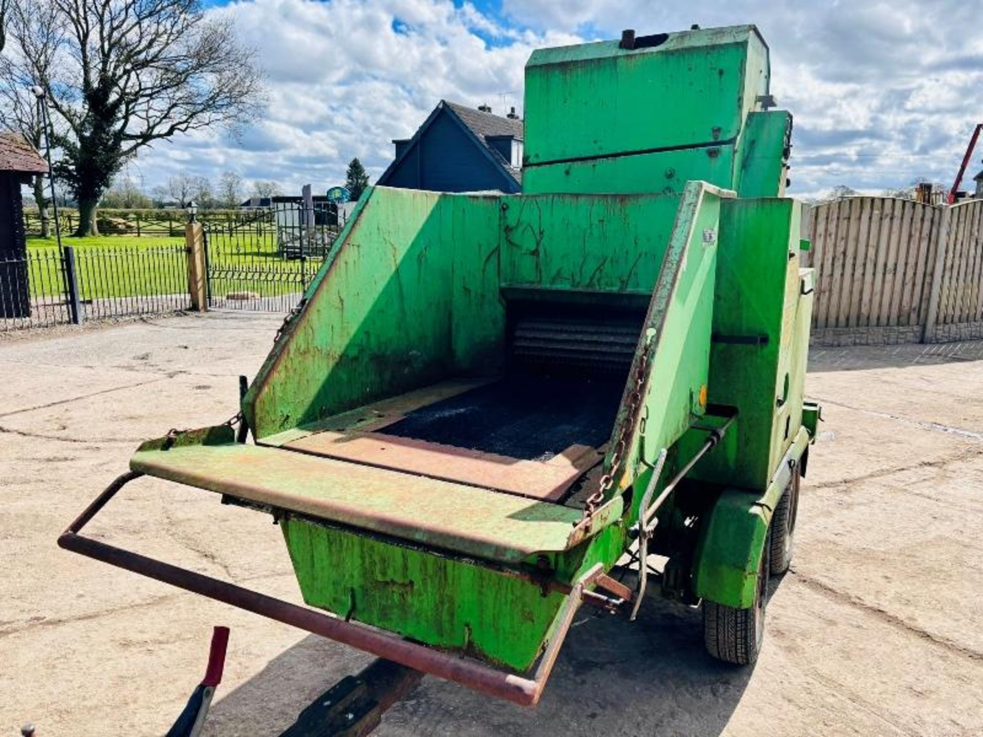 JOHLI CHAMP 620 TWIN AXLE WOOD SHREDDER C/W KUBOTA ENGINE - Image 3 of 12