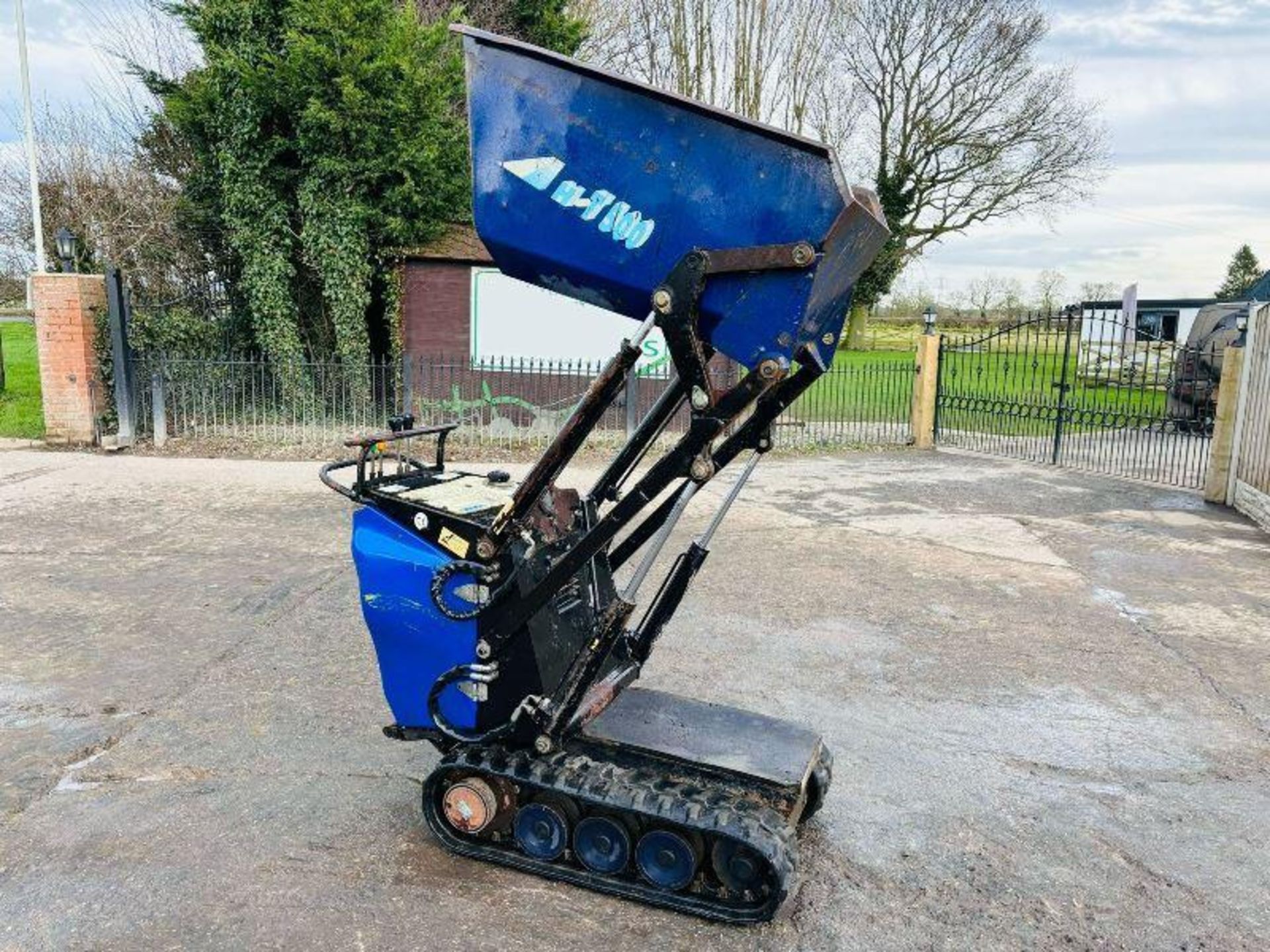 T.C.P HT500 HIGH TIP PEDESTRIAN TRACKED DIESEL DUMPER - Image 14 of 14