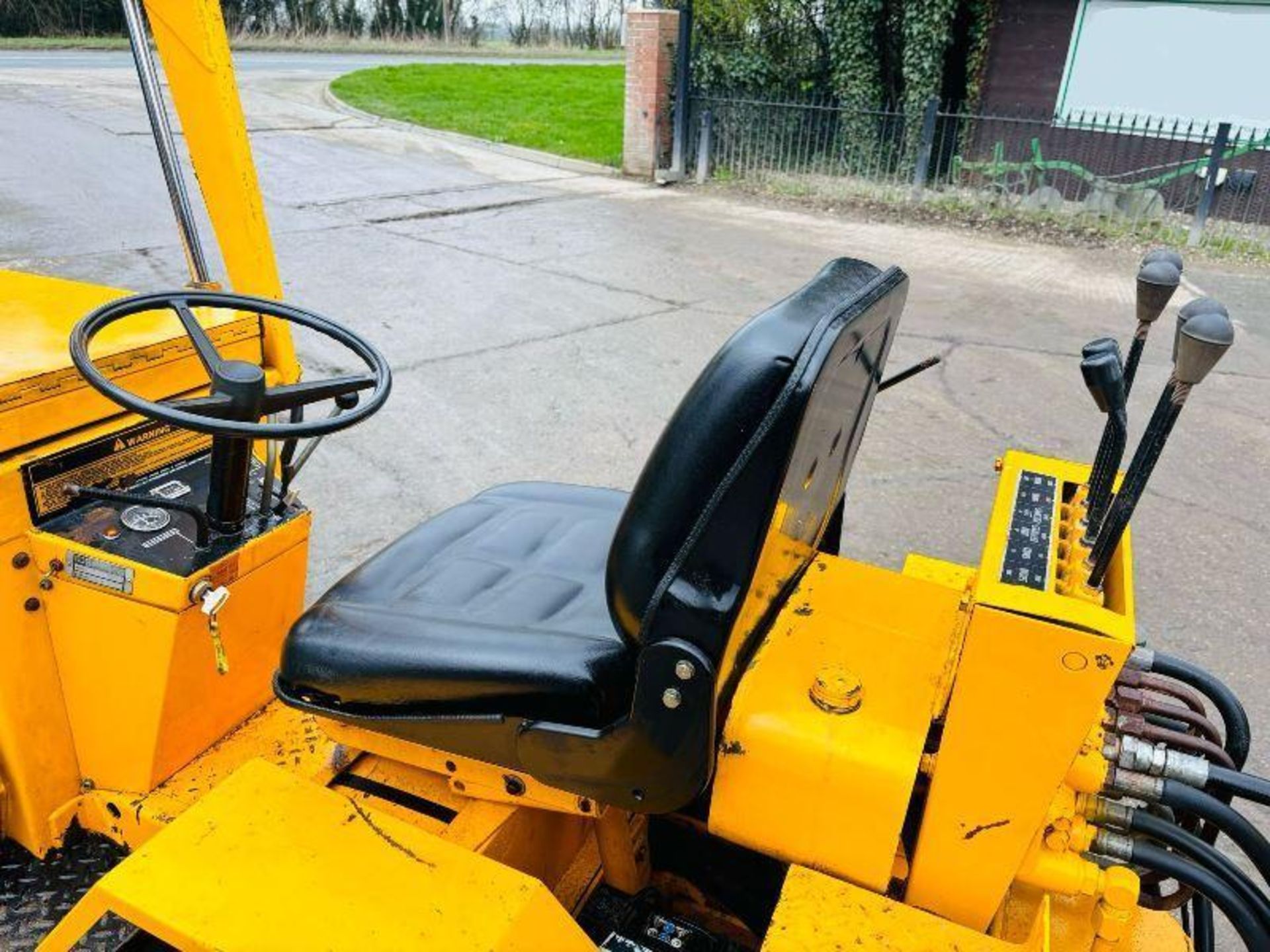 CASE 648 COMPACT BACKHOE DIGGER C/W 2 X BUCKETS - Bild 14 aus 16