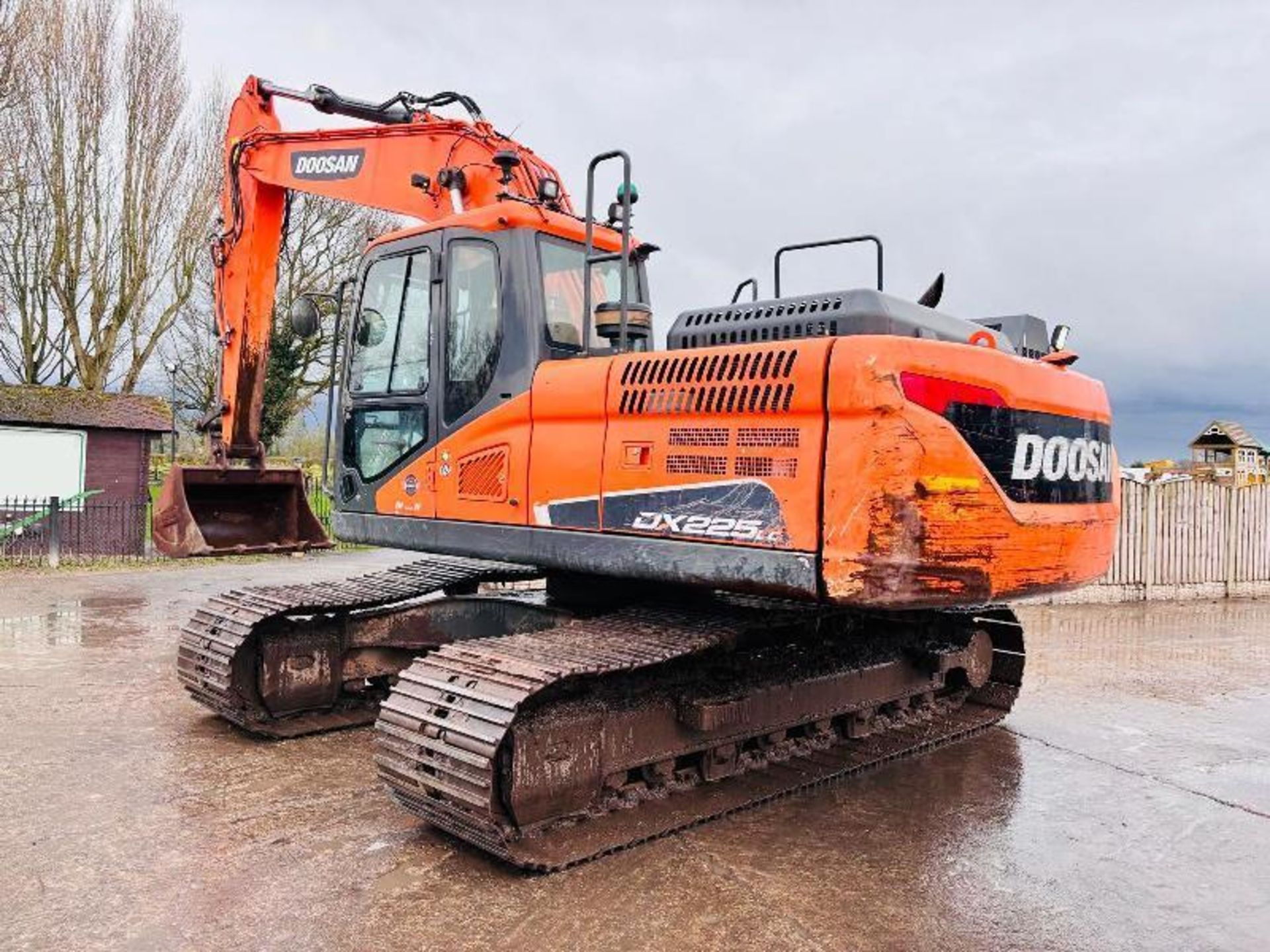 *RESERVE REDUCED* DOOSAN DX225LC-5 TRACKED EXCAVATOR *YEAR 2019* C/W BUCKET - Image 17 of 18