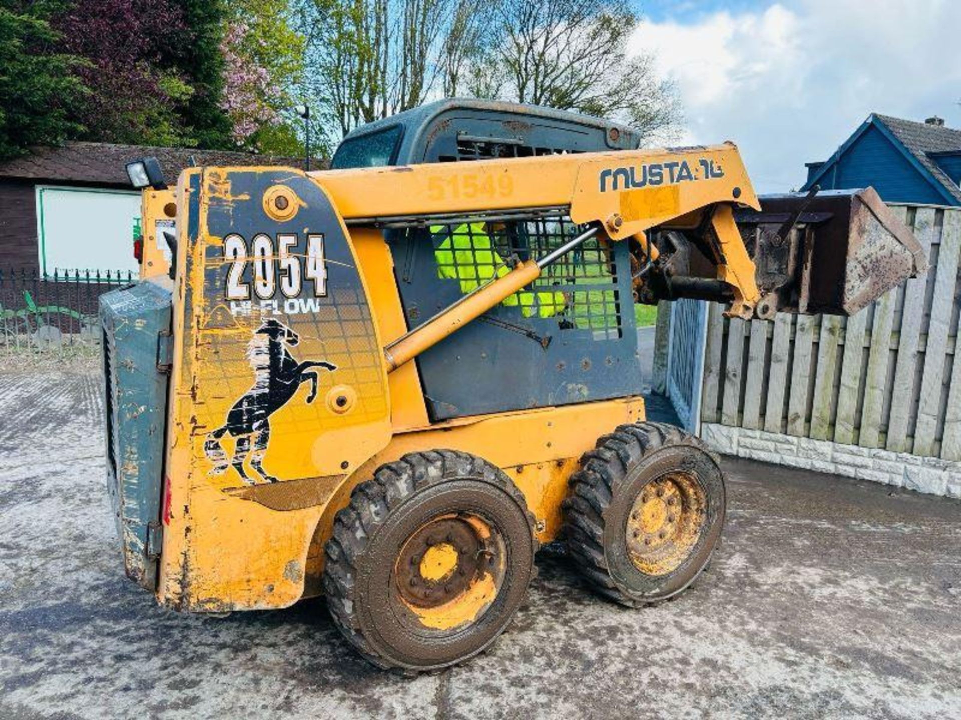 MUSTANG 2054 HI-FLOW SKIDSTEER C/W BUCKET  - Image 14 of 14