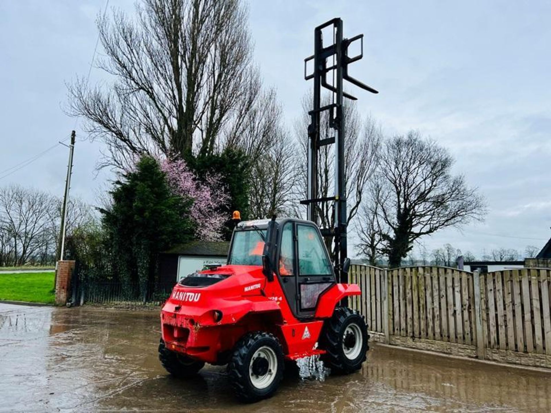 MANITOU M26-4 ROUGH TERRIAN 4WD FORKLIFT *YEAR 2017* C/W PALLET TINES - Image 16 of 16