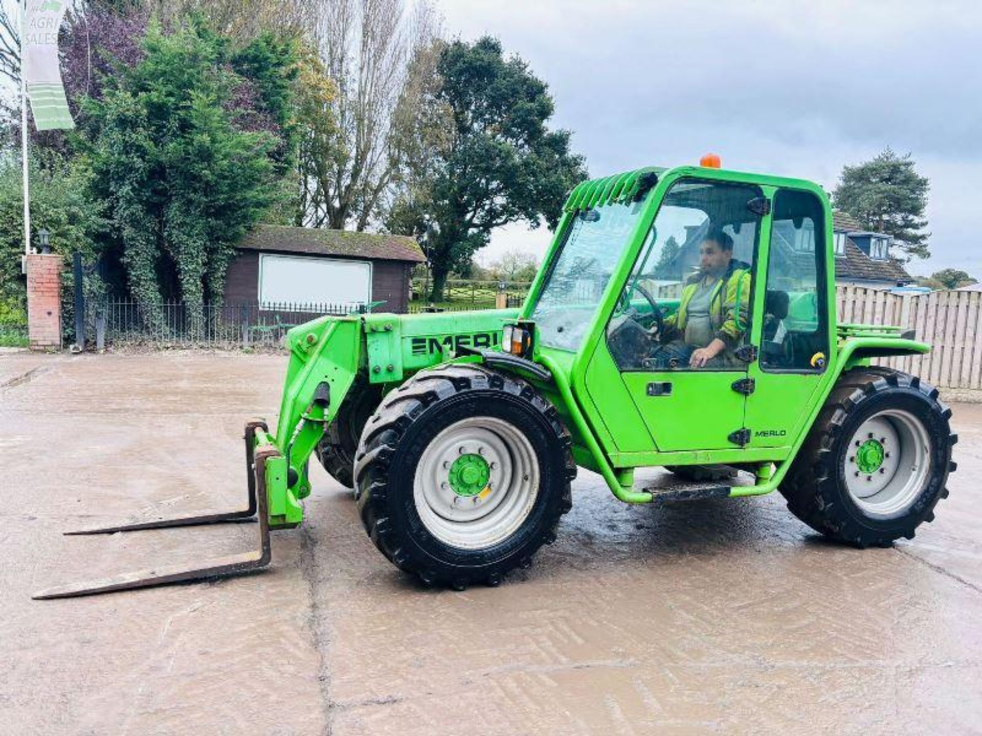 MERLO P26.6 4WD TURBO TELEHANDLER C/W PALLET TINES