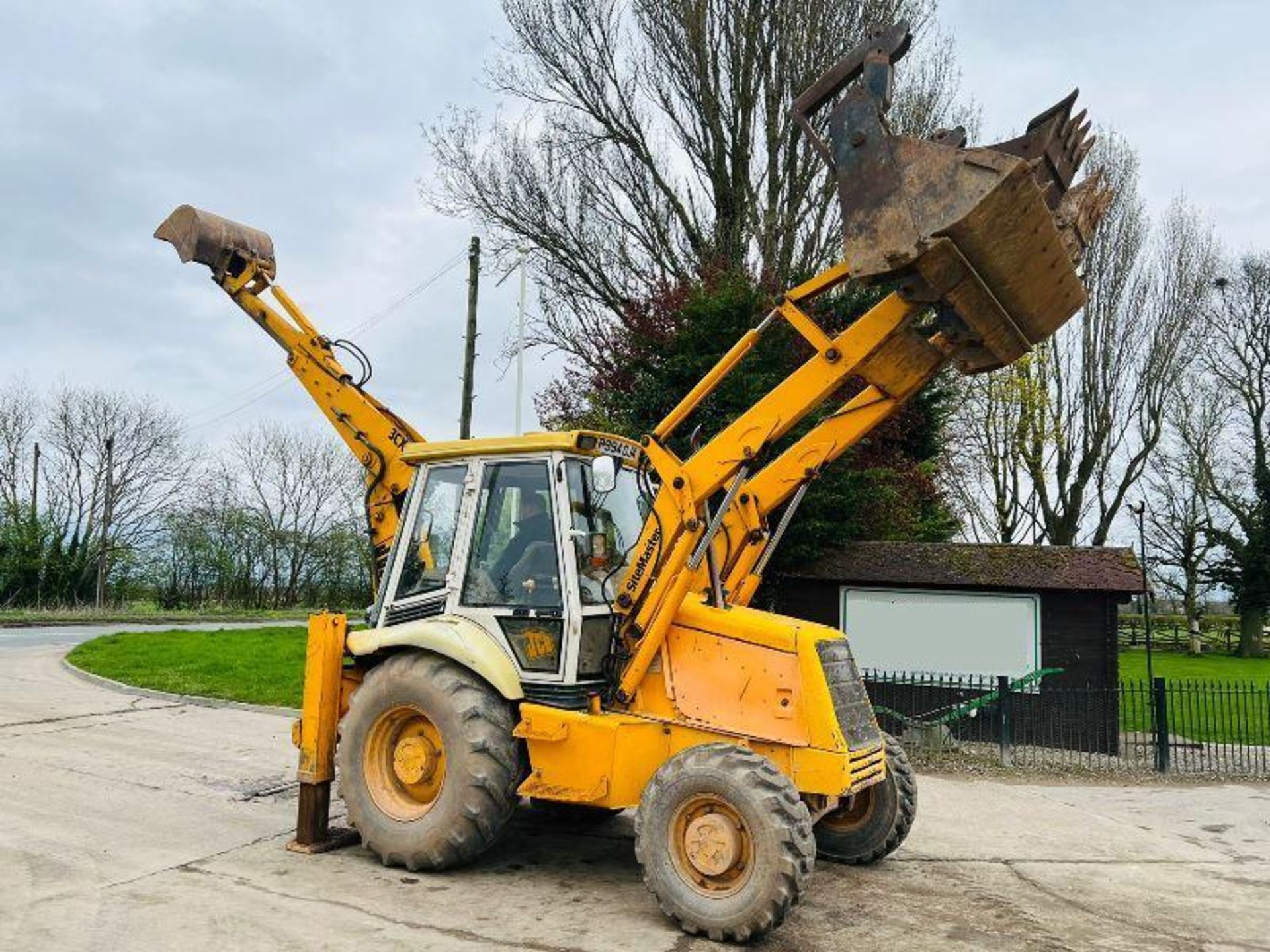 JCB 3CX 4WD PROJECT 8 BACKHOE DIGGER C/W EXTENDING DIG - Image 18 of 19