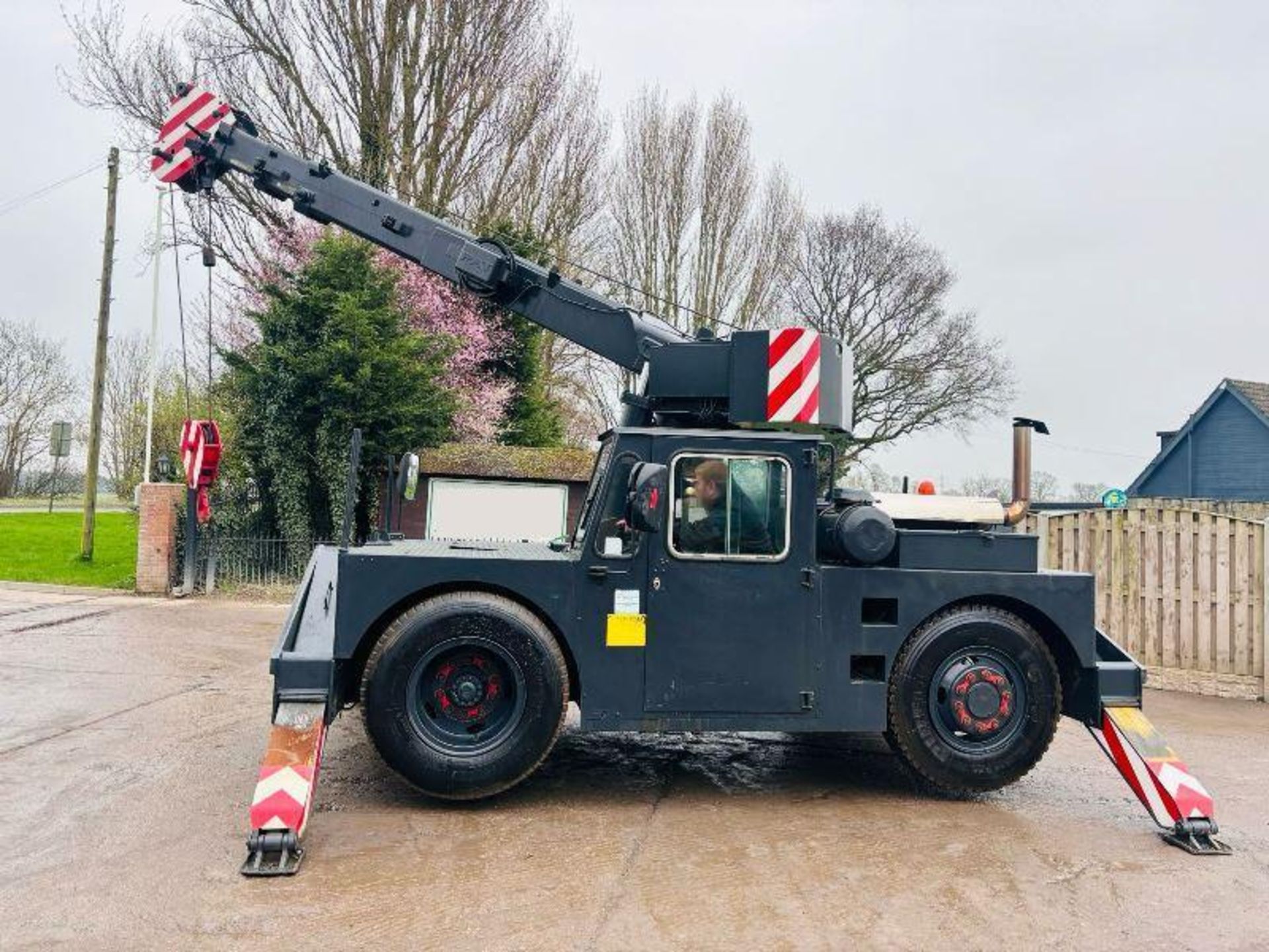GROVES IND36 MOBILE CRANE C/W DOUBLE PUSH OUT BOOM - Image 2 of 17