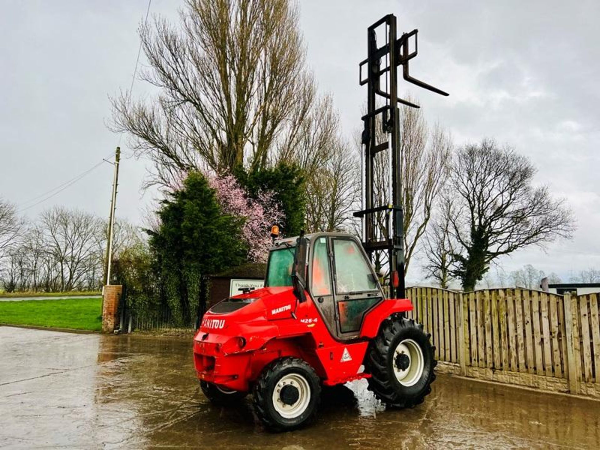 MANITOU M26-4 ROUGH TERRIAN 4WD FORKLIFT *YEAR 2017* C/W PALLET TINES - Image 9 of 15