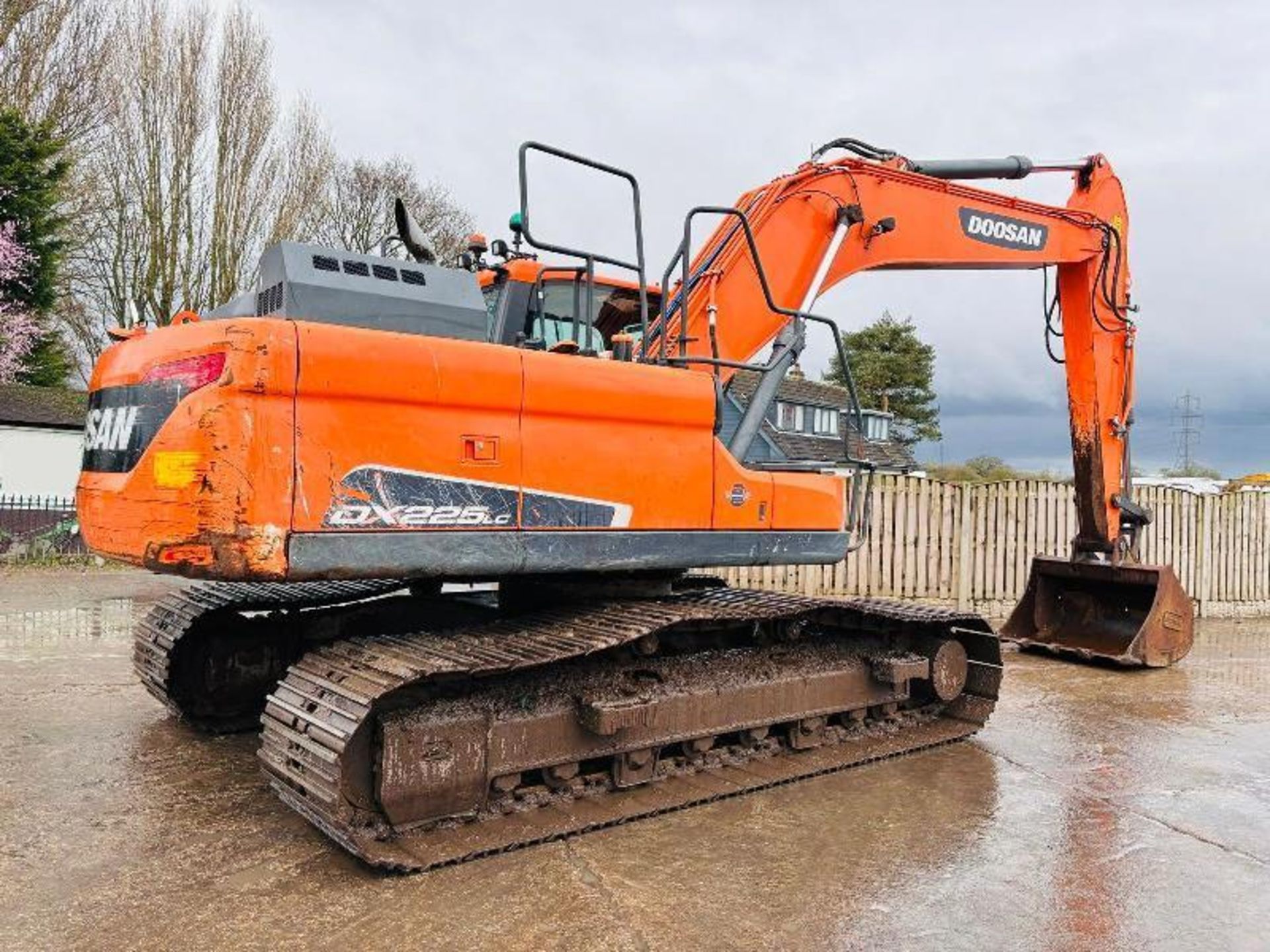 *RESERVE REDUCED* DOOSAN DX225LC-5 TRACKED EXCAVATOR *YEAR 2019* C/W BUCKET - Image 18 of 18