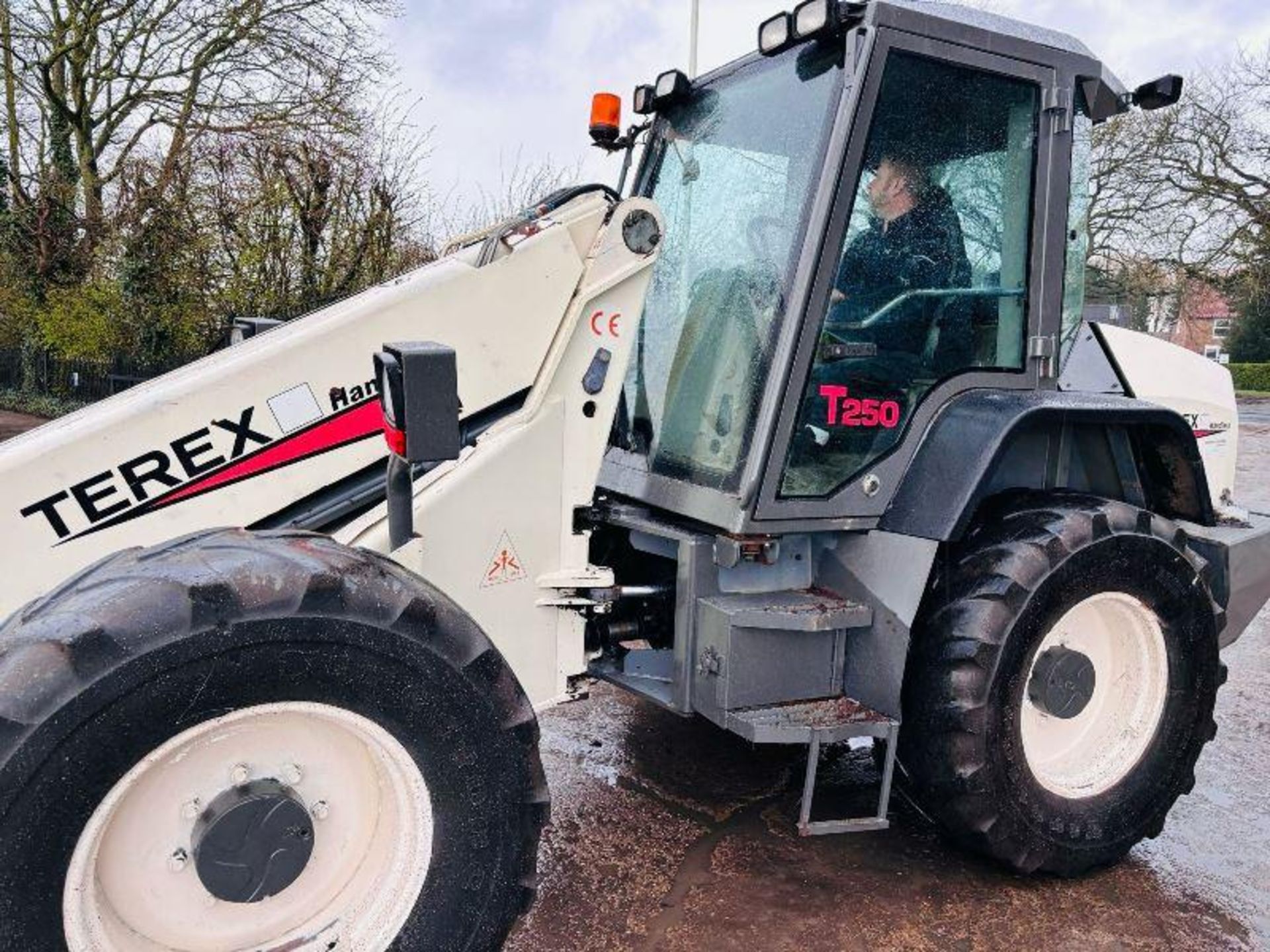 TEREX T250 4WD TELEHANDLER C/W BRAND NEW BUCKET - Image 6 of 17