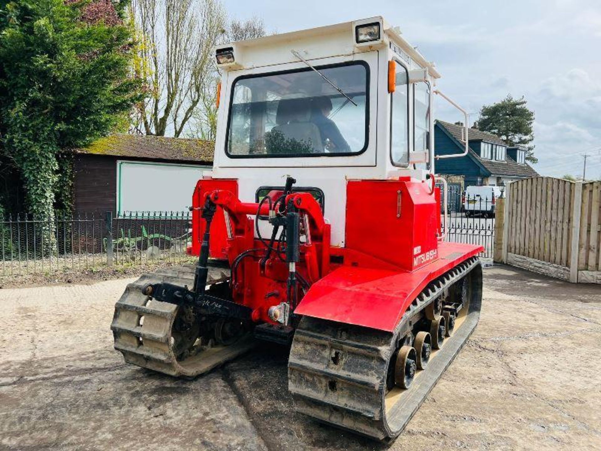 MITSUBISHI MT-140 TRACKED TRACTOR *3971 HOURS* C/W FRONT LINKAGE - Image 18 of 19