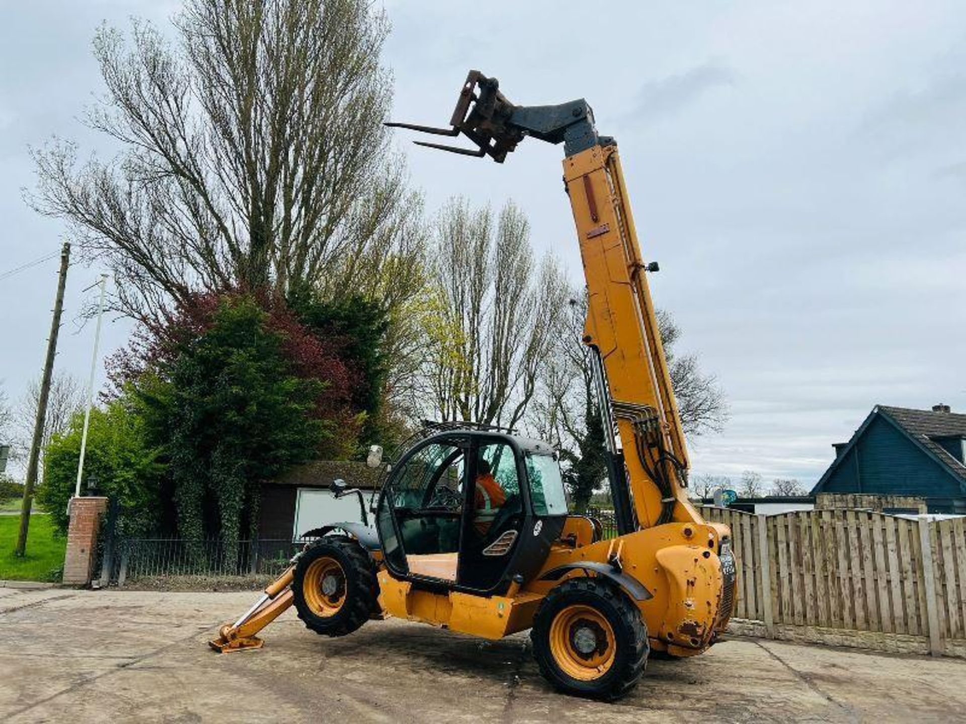 CASE TX170 4WD TELEHANDLER *17 METER REACH* C/W PALLET TINES - Image 19 of 20