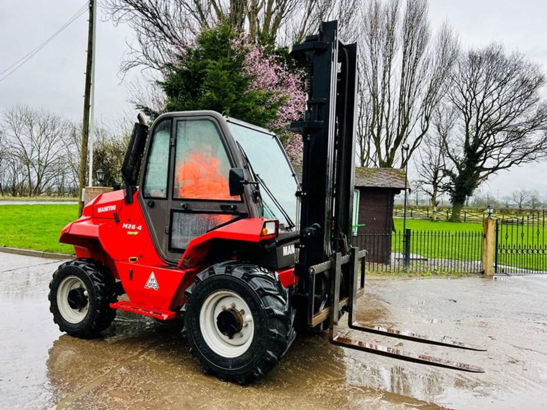 MANITOU M26-4 ROUGH TERRIAN 4WD FORKLIFT *YEAR 2017* C/W PALLET TINES - Image 10 of 16