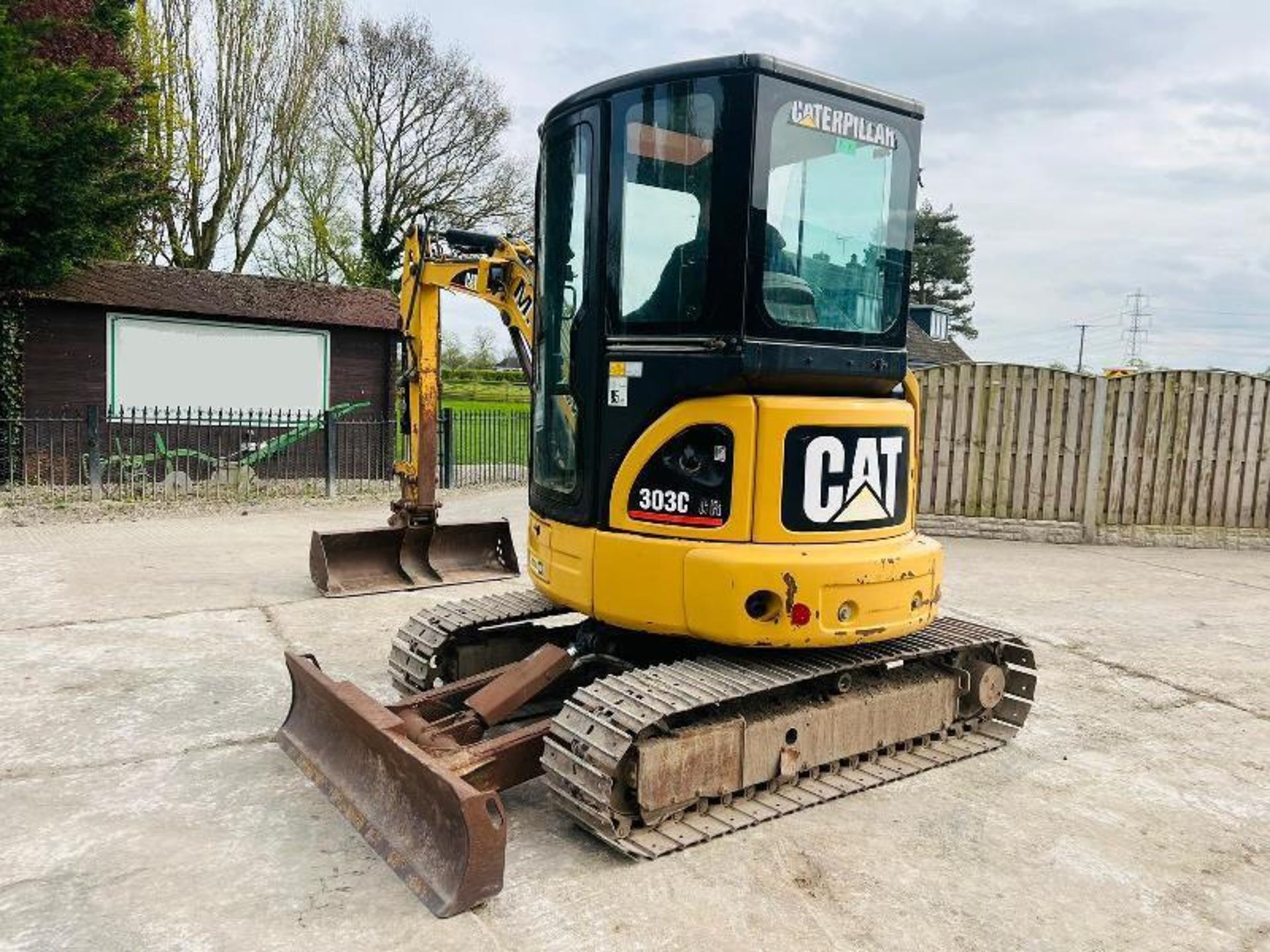 CATERPILLAR 302C TRACKED EXCAVATOR C/W QUICK HITCH & BUCKET  - Image 16 of 17