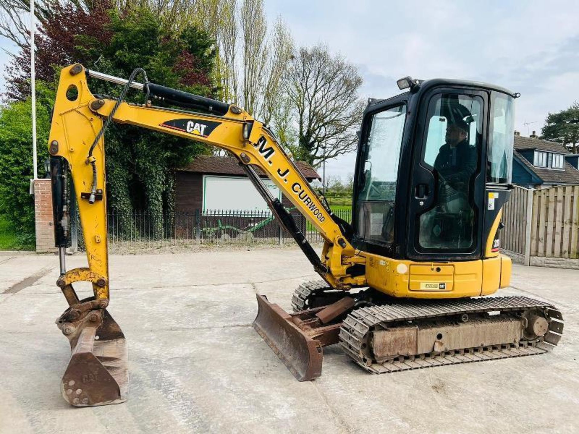 CATERPILLAR 302C TRACKED EXCAVATOR C/W QUICK HITCH & BUCKET  - Image 4 of 17