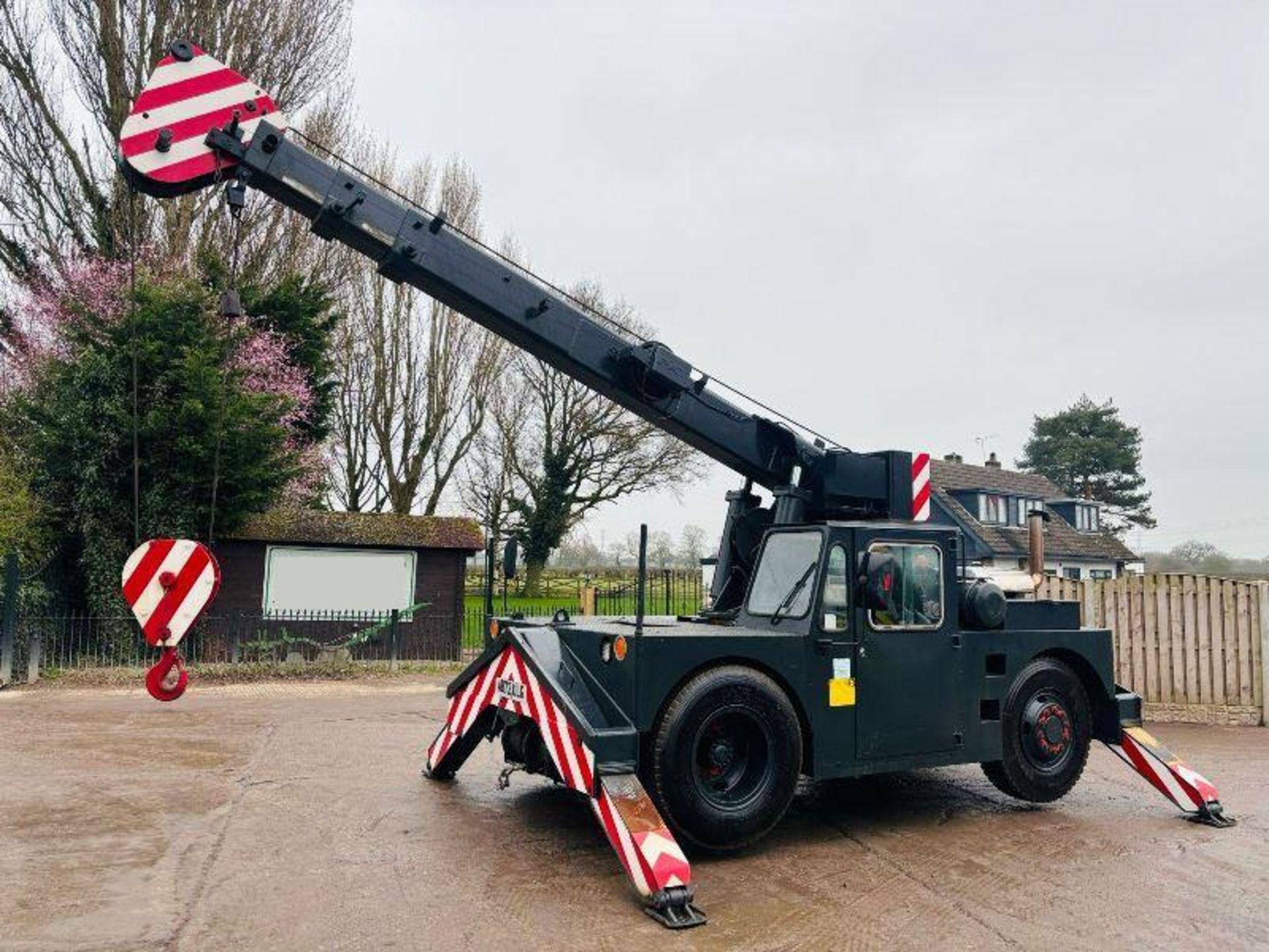 GROVES IND36 MOBILE CRANE C/W DOUBLE PUSH OUT BOOM - Image 4 of 17