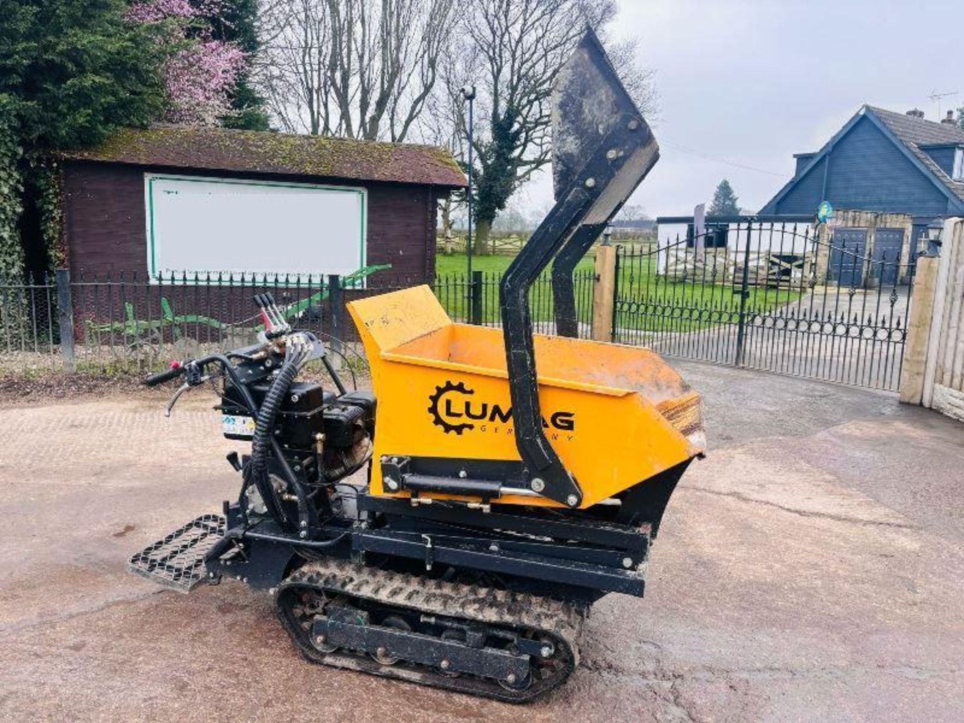 LUMAG SELF LOADING TRACKED PEDESTRIAN HIGH TIP DUMPER C/W RUBBER TRACKS