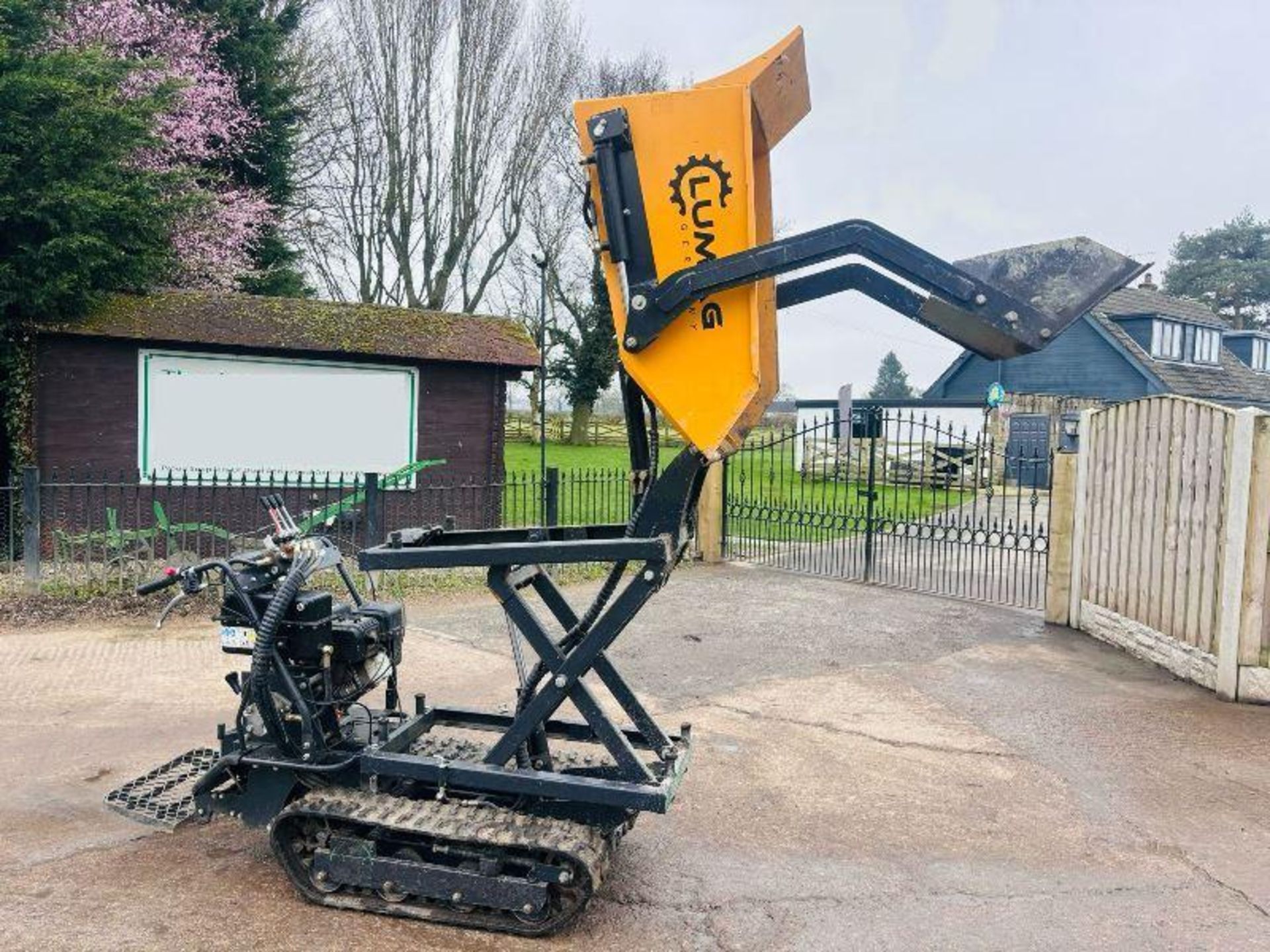 LUMAG SELF LOADING TRACKED PEDESTRIAN HIGH TIP DUMPER C/W RUBBER TRACKS - Image 3 of 16