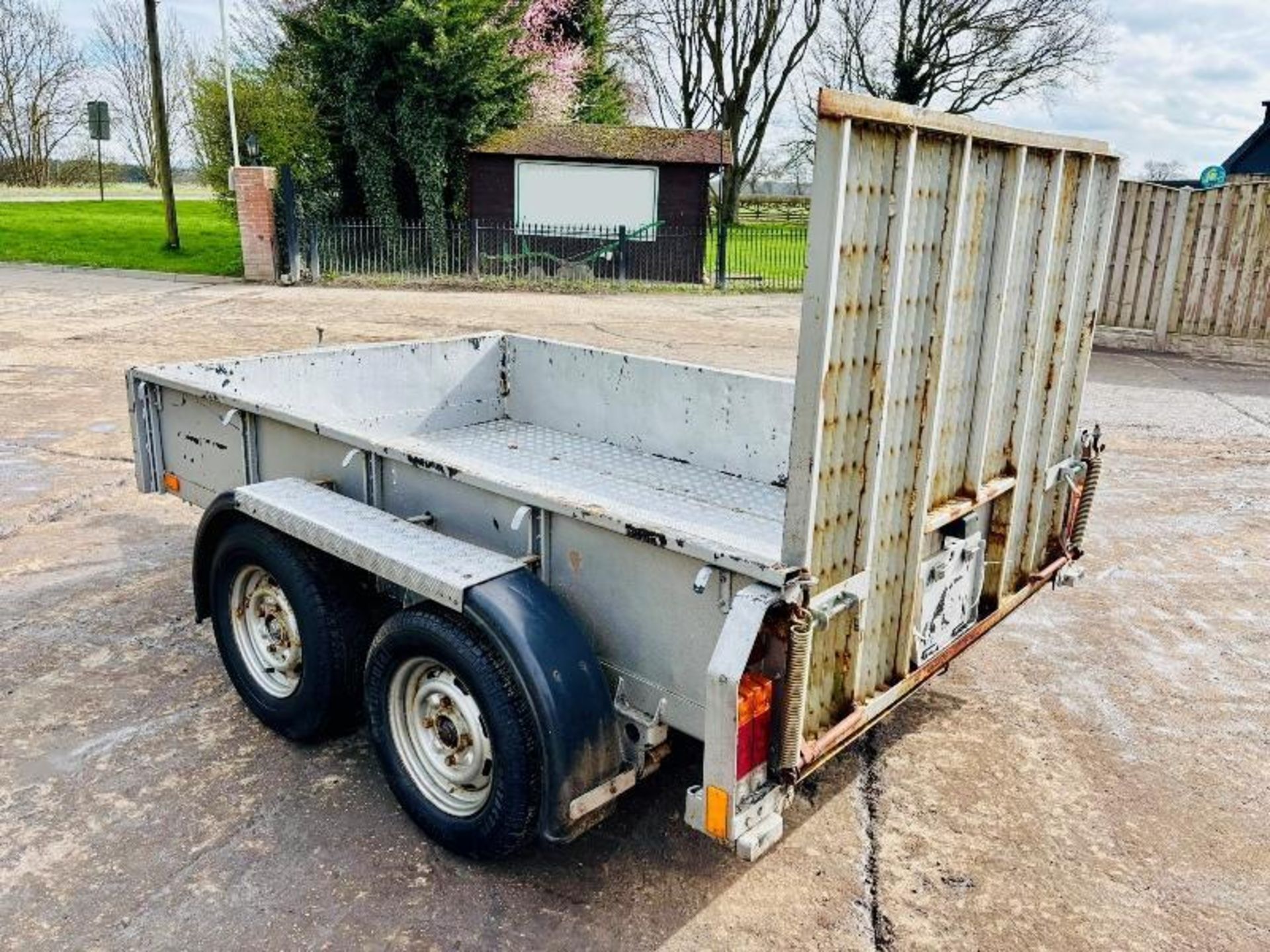 TWIN AXLE PLANT TRAILER C/W LOADING RAMP - Bild 2 aus 7