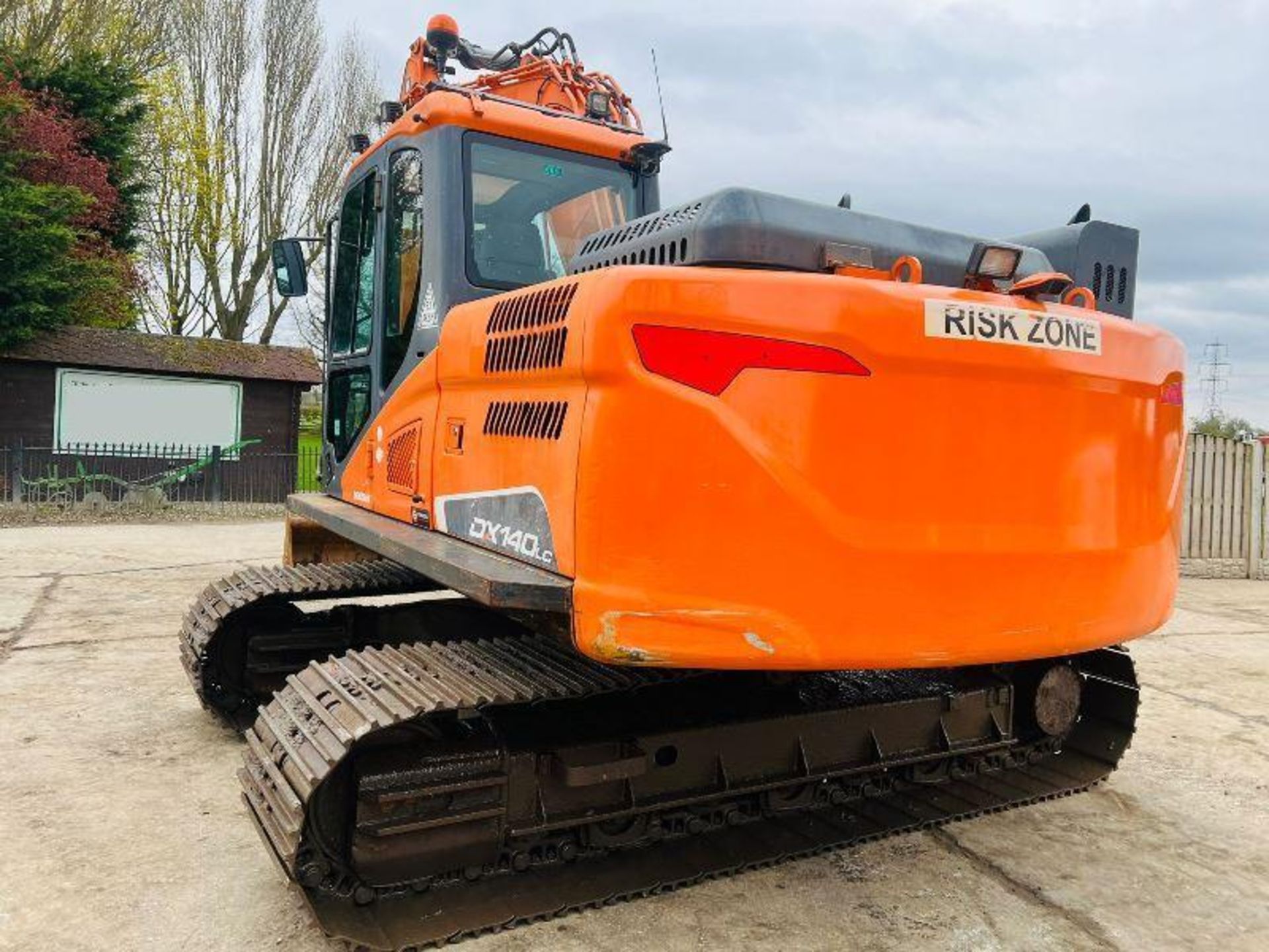 DOOSAN DX140LCR TRACKED EXCAVATOR *YEAR 2015* C/W QUICK HITCH & BUCKET - Image 5 of 19