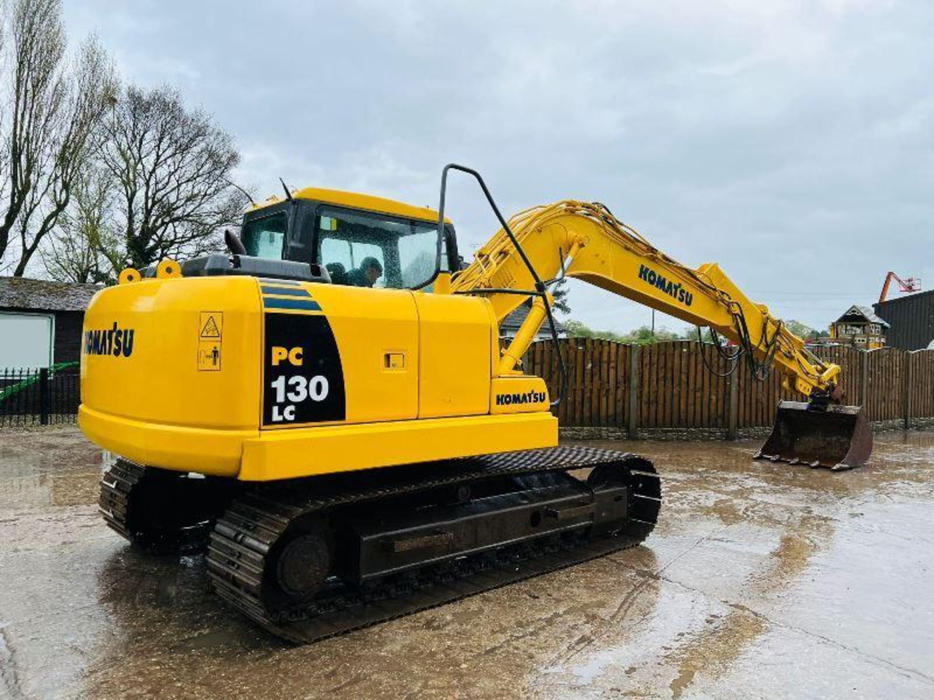 KOMATSU PC130 TRACKED EXCAVATOR C/W QUICK HITCH & BUCKET - Image 2 of 20