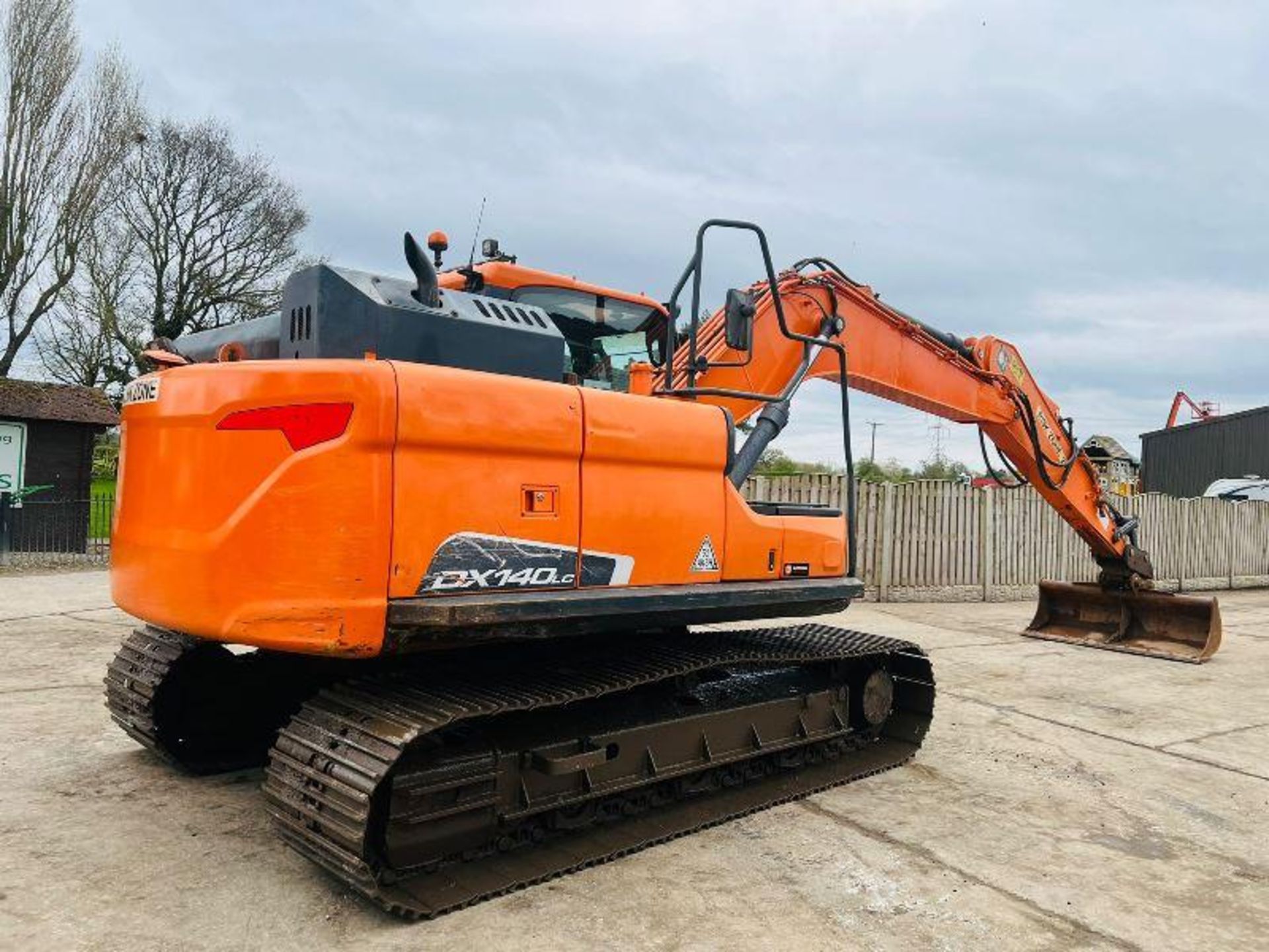 DOOSAN DX140LCR TRACKED EXCAVATOR *YEAR 2015* C/W QUICK HITCH & BUCKET - Image 14 of 19