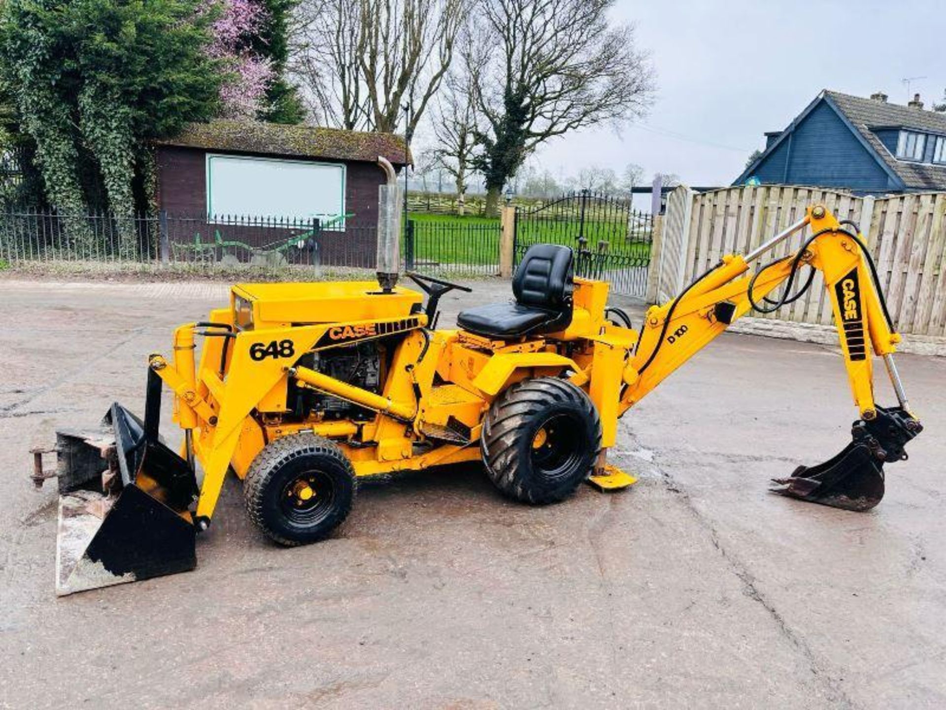 CASE 648 COMPACT BACKHOE DIGGER C/W 2 X BUCKETS - Image 15 of 16